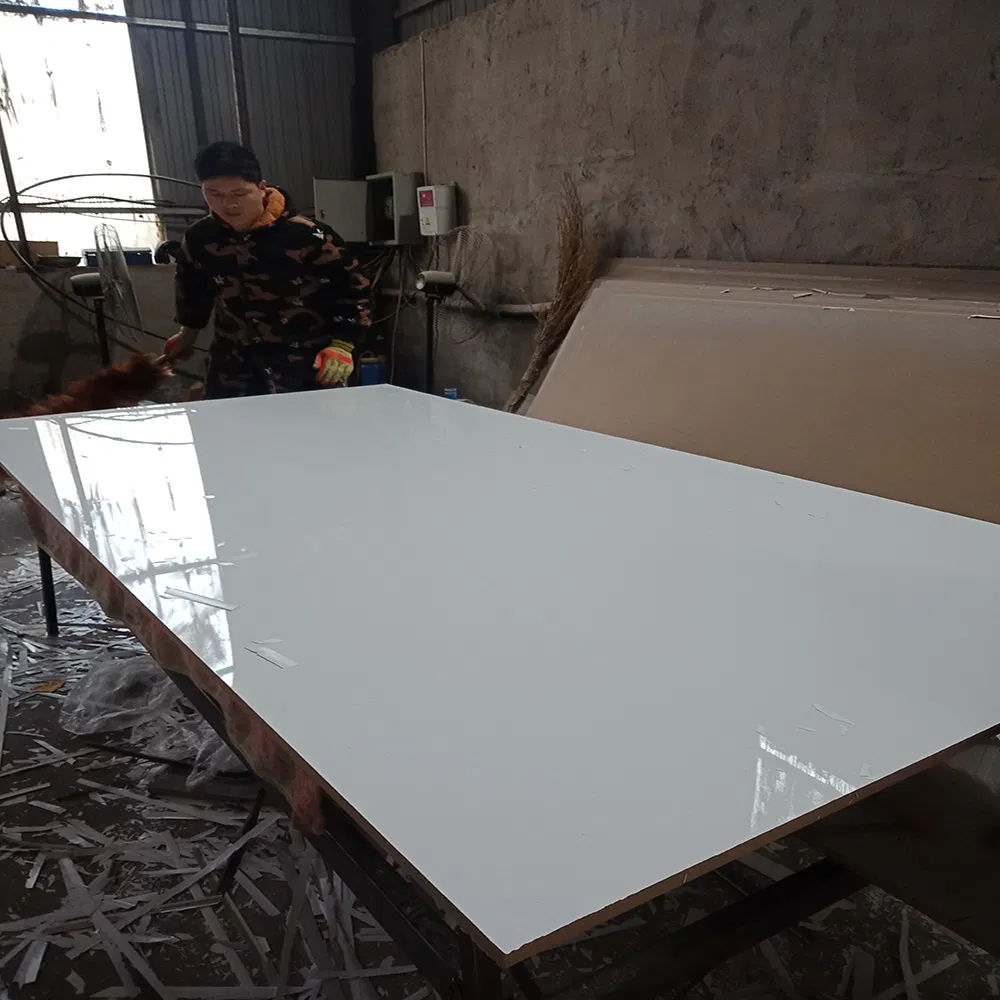 Eco-Friendly Glossy 18mm White UV / HDF/ Melamine Faced Laminated / Board / Chipboard / Plywood / Raw Plain MDF for Office Furniture