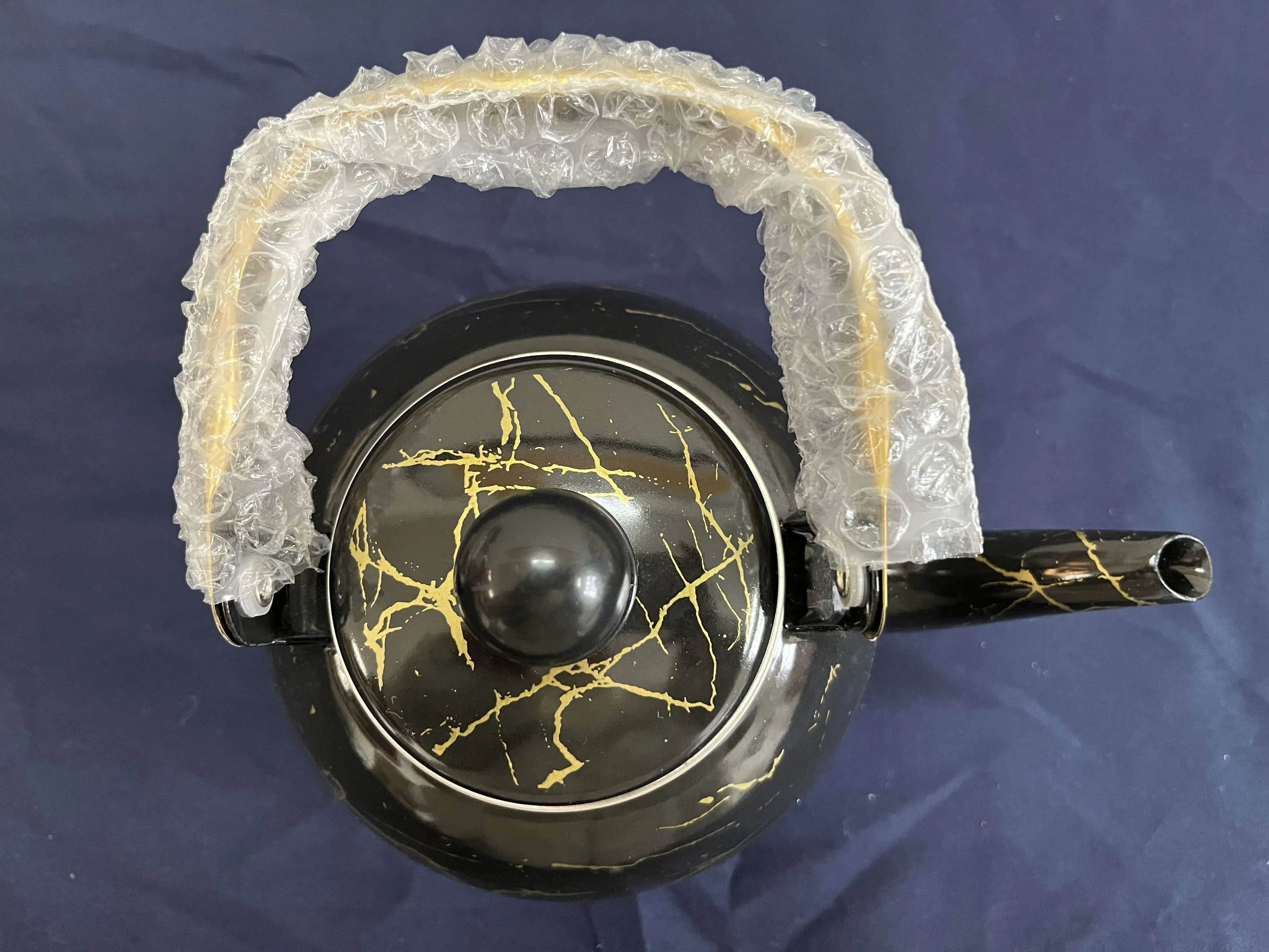 Black Inside and out Gold Pattern Gold Iron Handle Enamel Pot