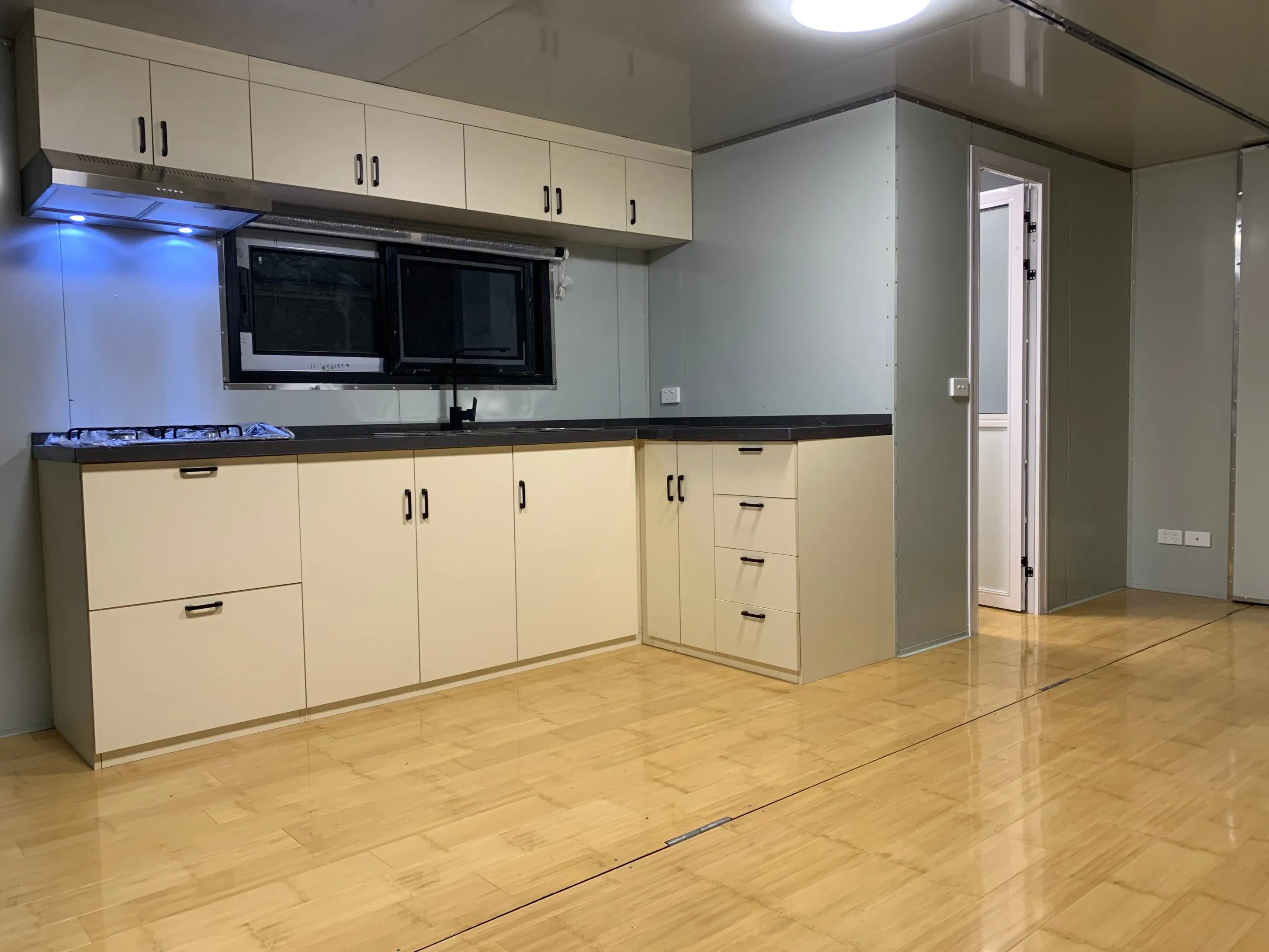 20FT Ready Made for Use Customizable Kitchen Bathroom Living Room Dry Van Double Expanded Tiny Trailer House Caravan