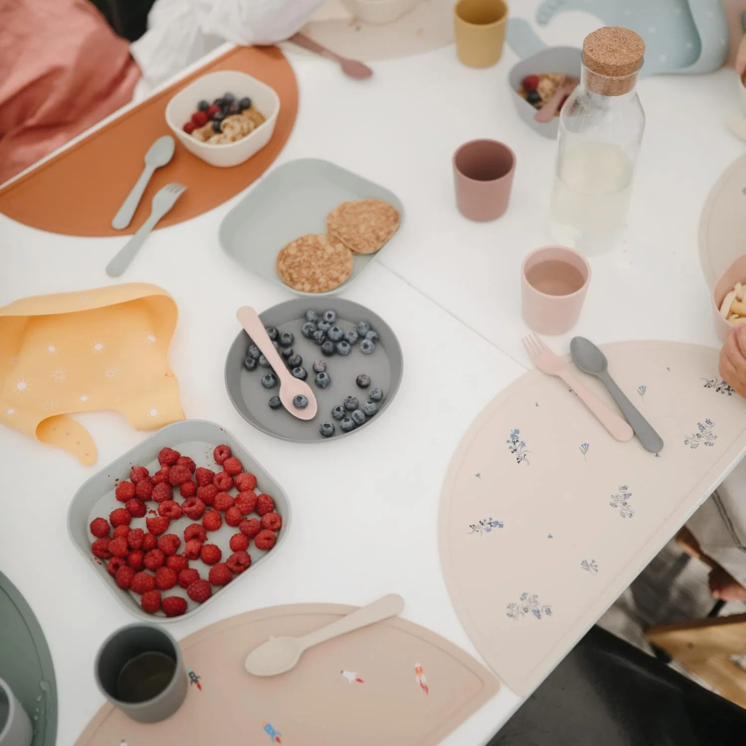 High-Quality Durable Stain-Resistant Dishwasher-Safe Silicone Table Mat for Children