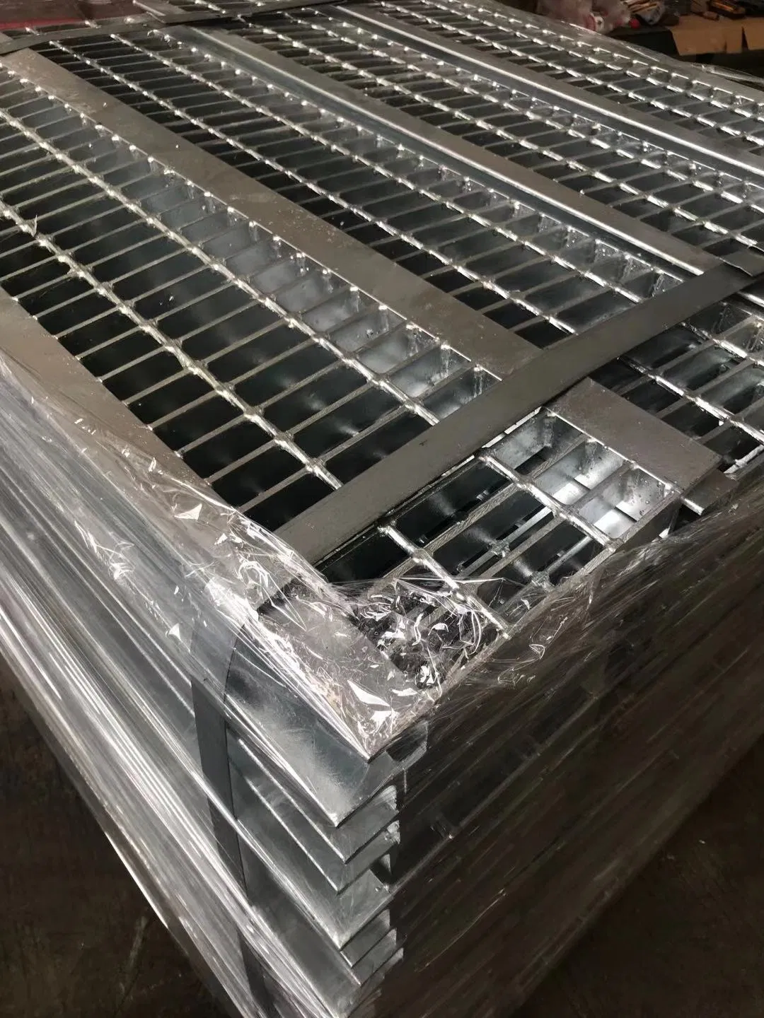 32X5mm Serrated Bearing Steel Bar Grating with Hot DIP Galvanizing