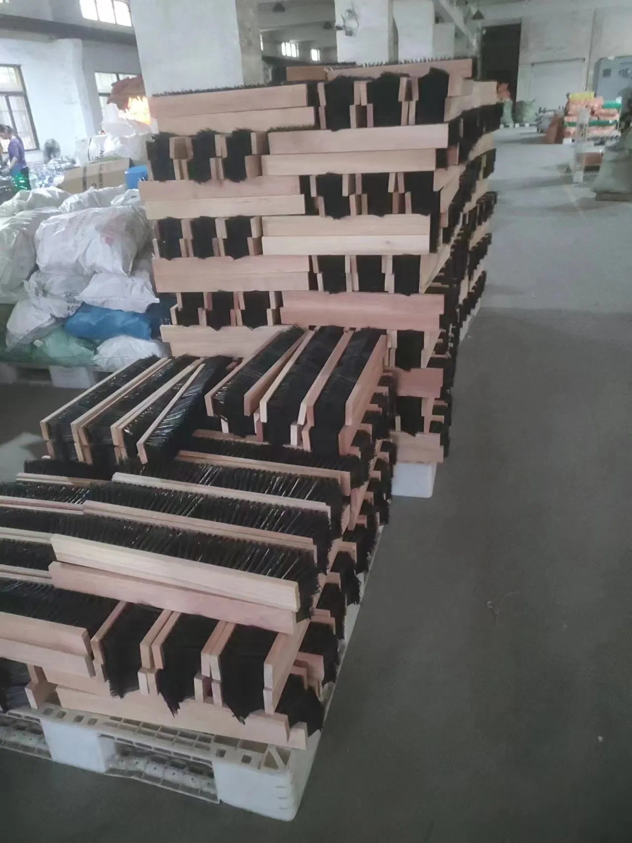 24 Inch Deck Brush Broom Walkway Broom in China
