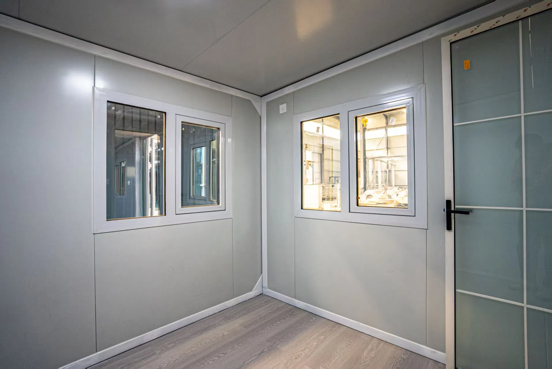 Раздвижной контейнерный дом 20FT с двустворчатыми дверями