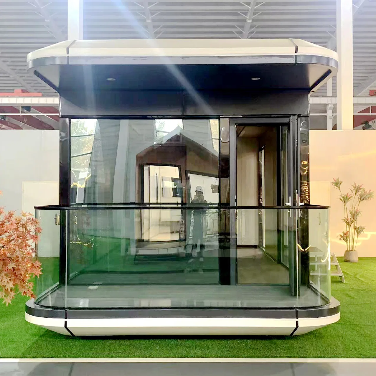 Outdoor Ecological Capsule Room Luxury Pod Space Capsule Hotel Capsule Room Prefabricated Apple Pod Container Room