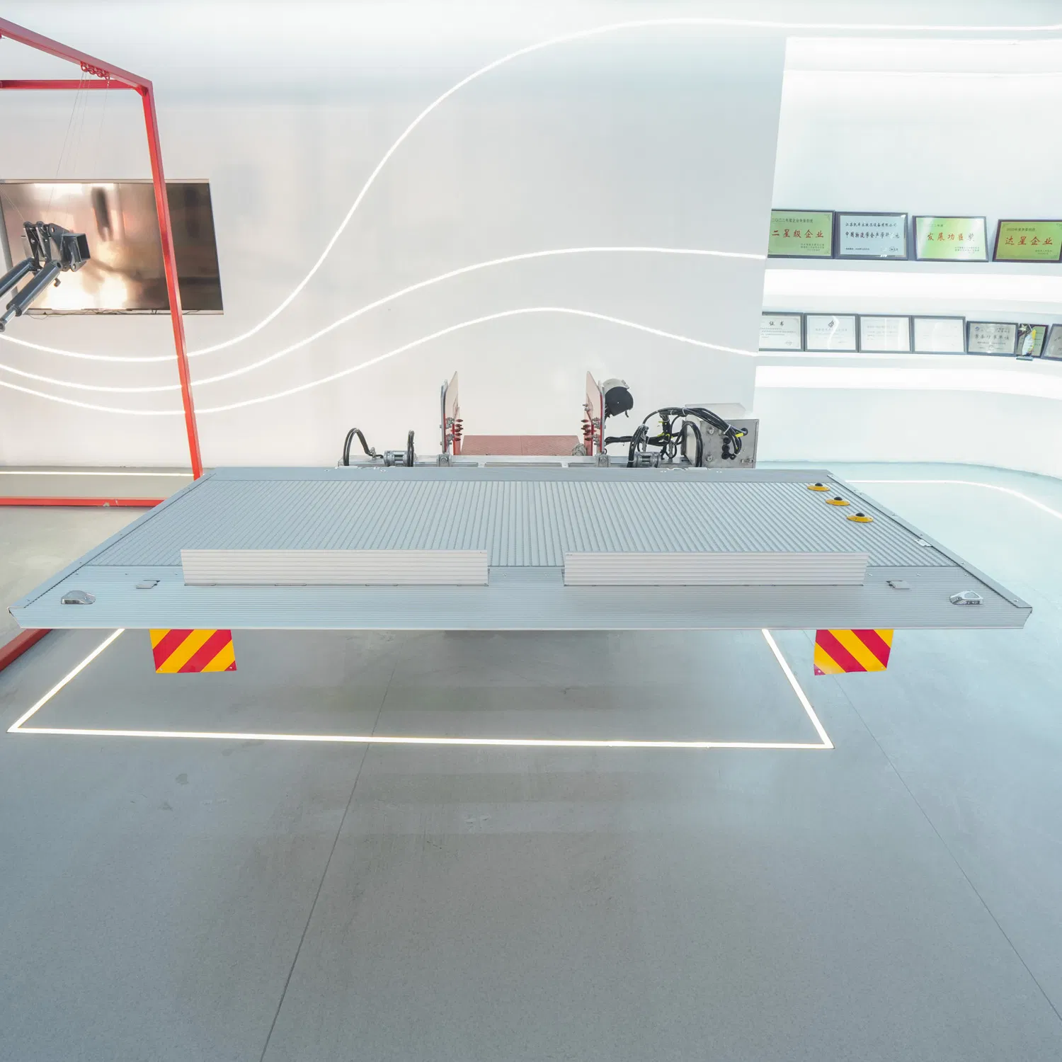 Алюминиевая платформа-подъёмник консольная, 1500 кг