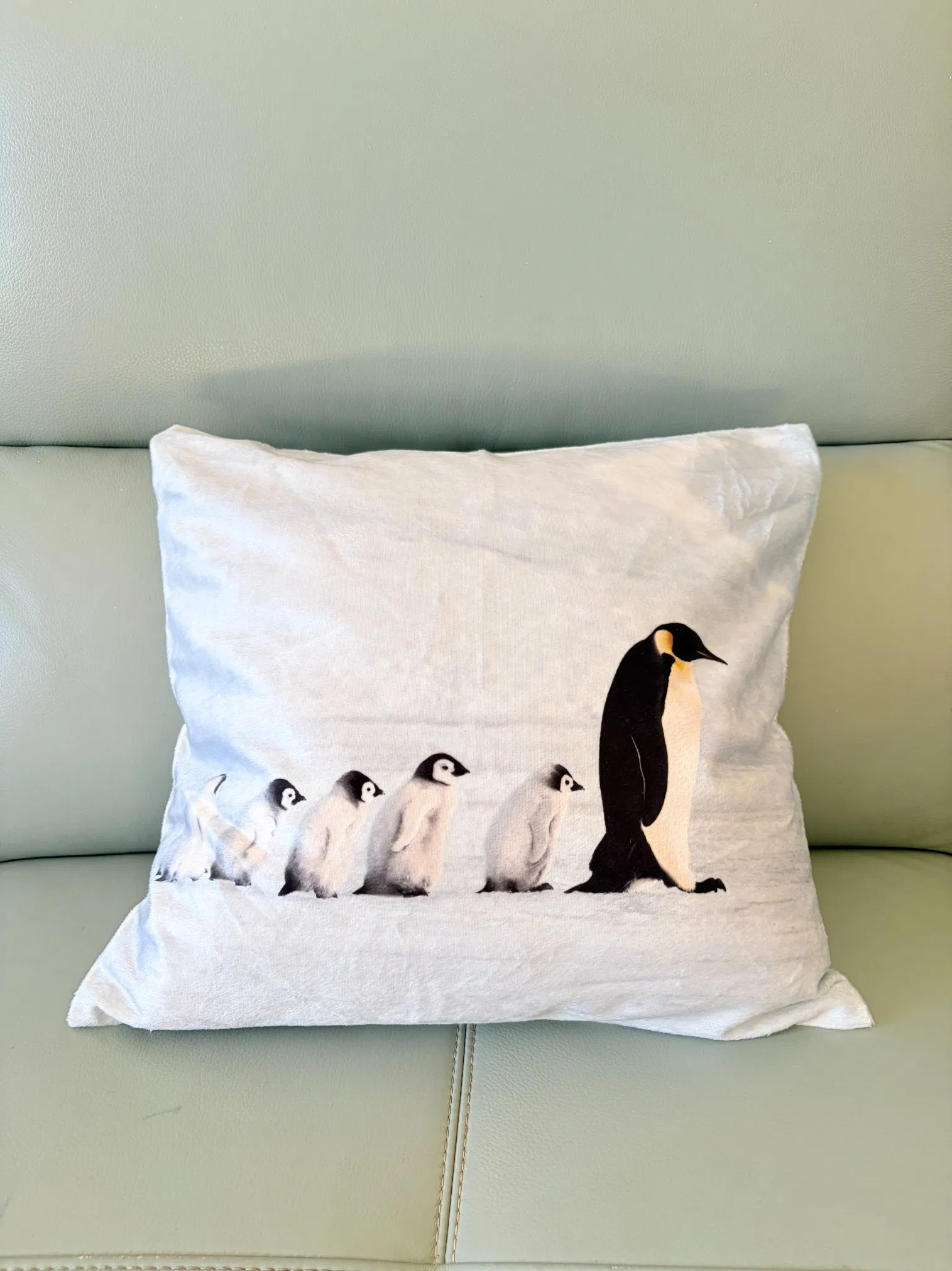 White Penguins Print Polyester Velvet Square Throw Pillow with Polyester Padding for Garden Outside or Home Decoration
