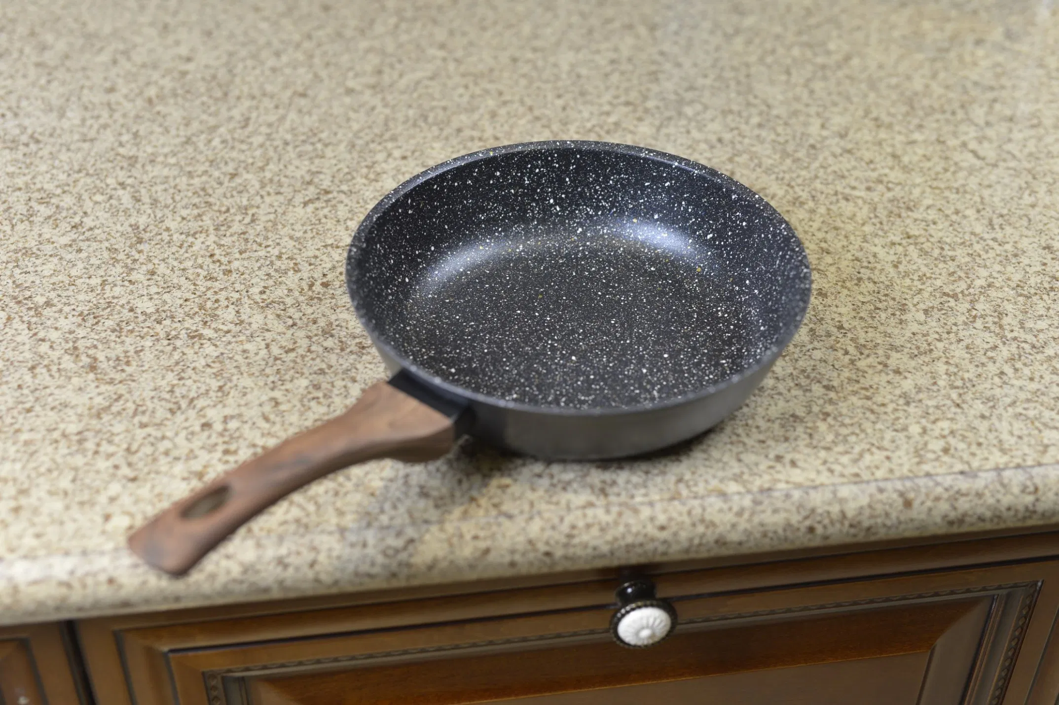 Сковорода алюминиевая кованая с антипригарным покрытием 24 см