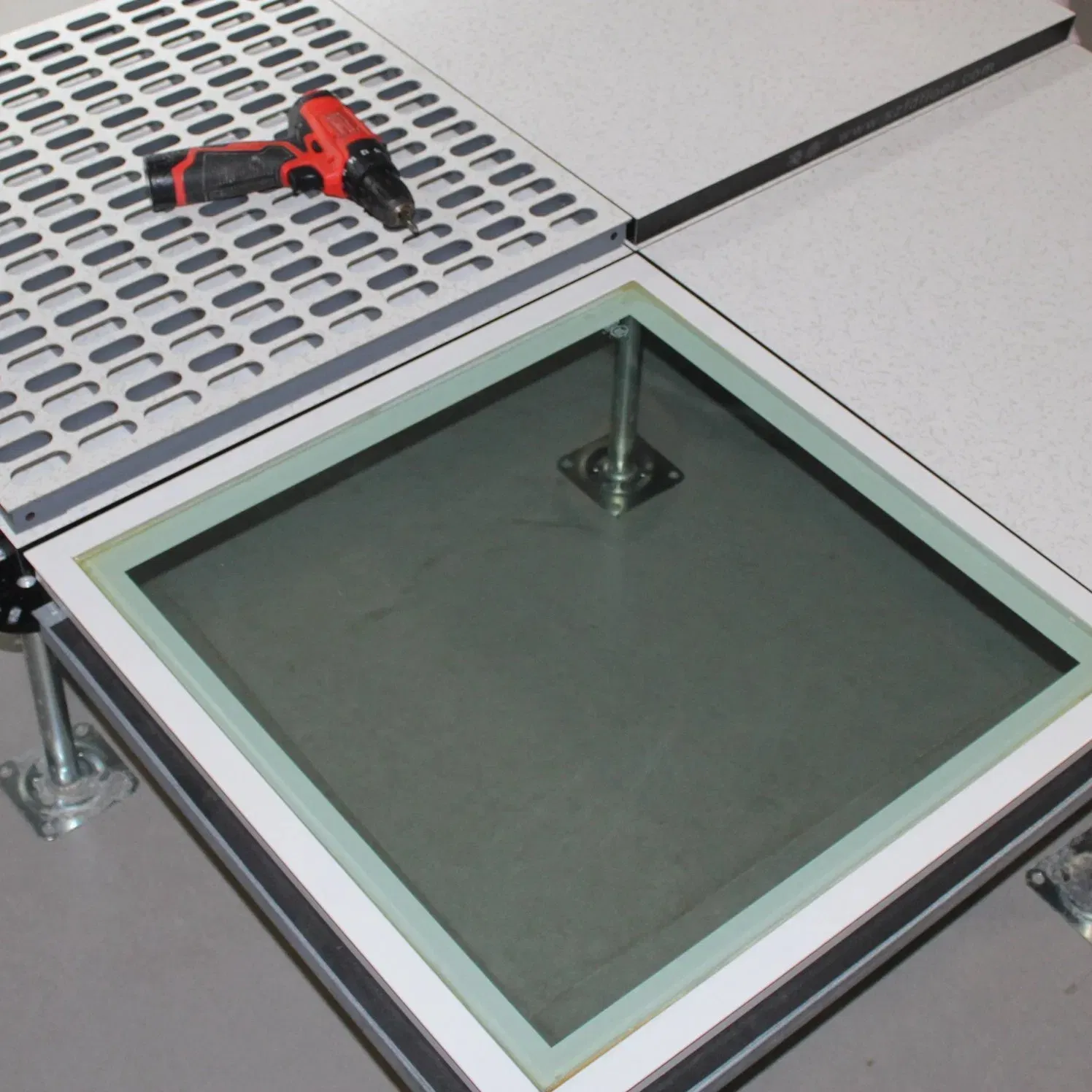 98% Transparent Glass Raised Access Flooring: Anti-Static & Aesthetically Designed for Showrooms and Commercial Interiors