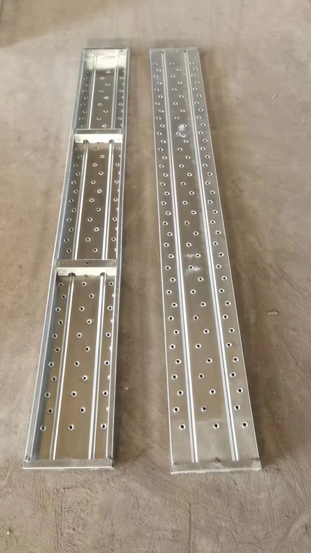 Customized Hot-Dipped Galvanized Steel Catwalk High-Strength Steel Platform for Construction Site