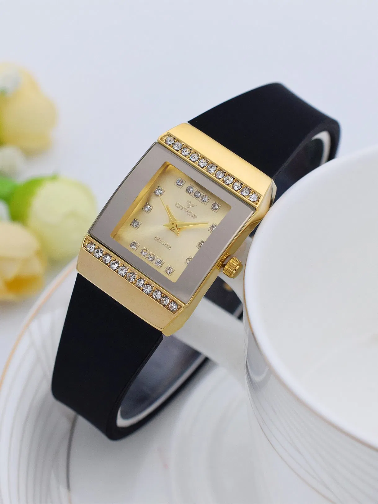 Hot Sale Waterproof Silicone Strap Lady Watch Alloy Watch