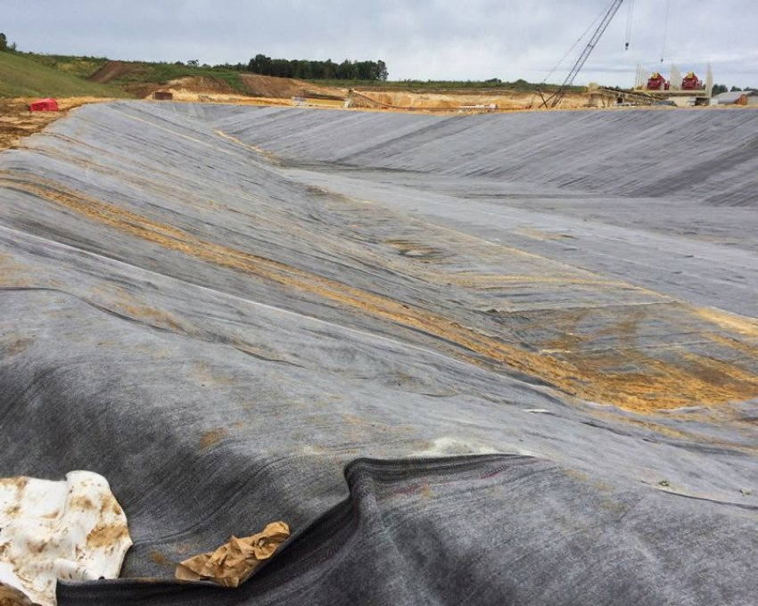 Geosynthetic Clay Liner (GCL) Bentonite Clay Blankets for Landfill Project for Environmental Protection and Waste Management
