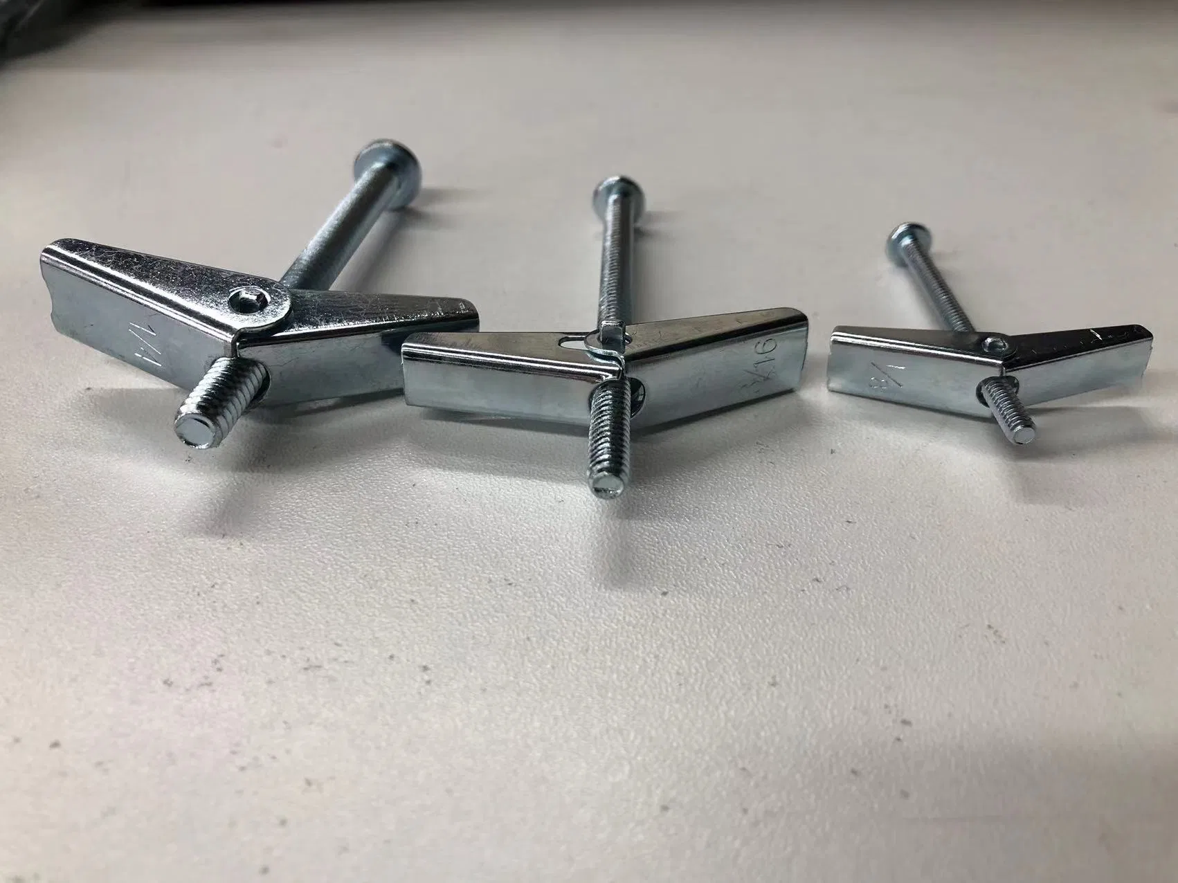 24PCS 1/4" 3/16" 1/8" Zinc Plated Round Head Toggle Bolt Assortment Kit