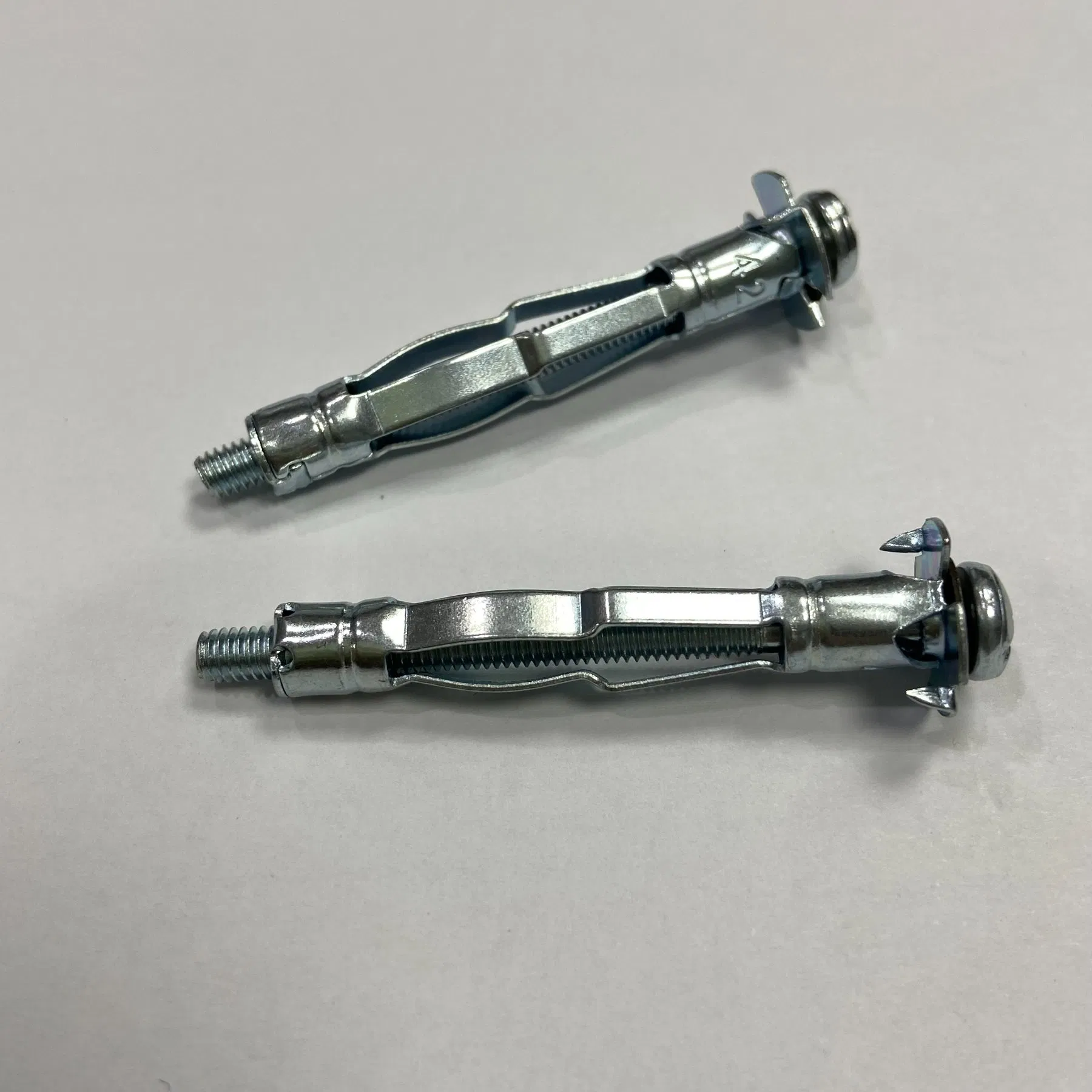 Galvanized Plated Expansion Screw Bolt Hollow Wall Drywall Anchor Fastener for Construction