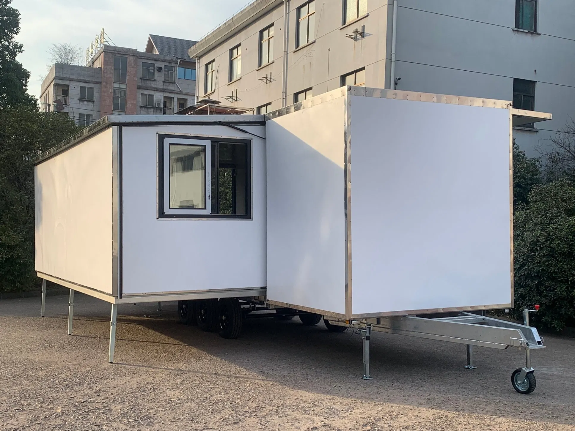 Cheap Price Movable Container House on Trailer Wheel