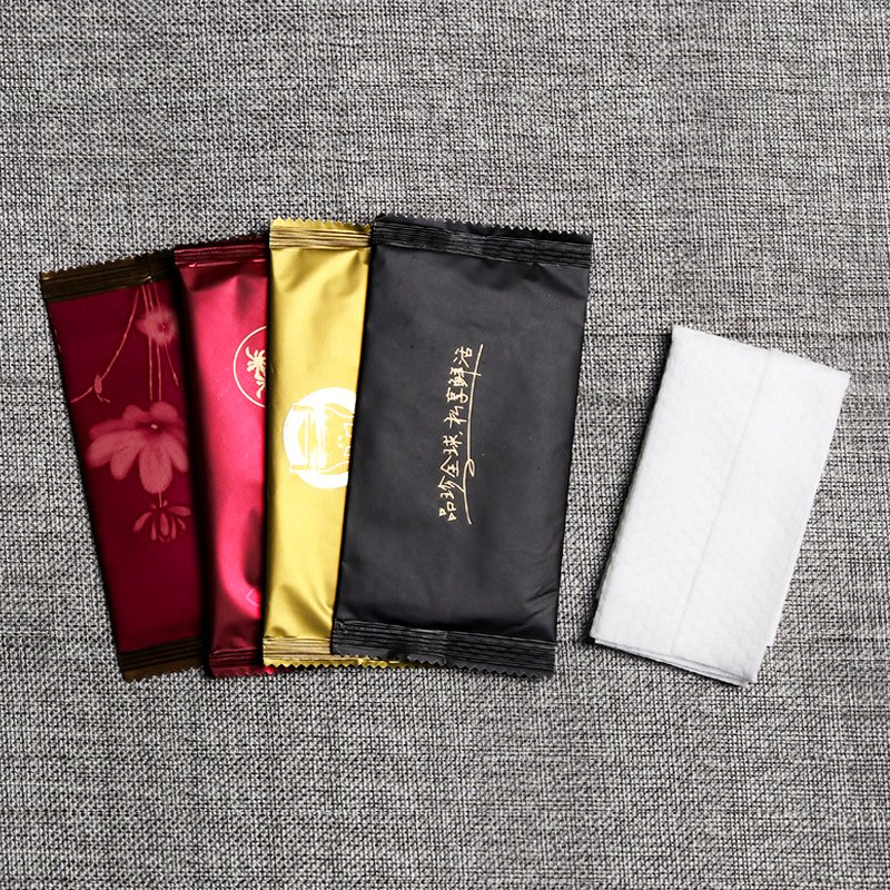 Custom Logo Hand Mouth Cleaning Wet Wipe Mini Single Piece Disposable Nonwoven Advertising Restaurant Cleansing Wet Wipes