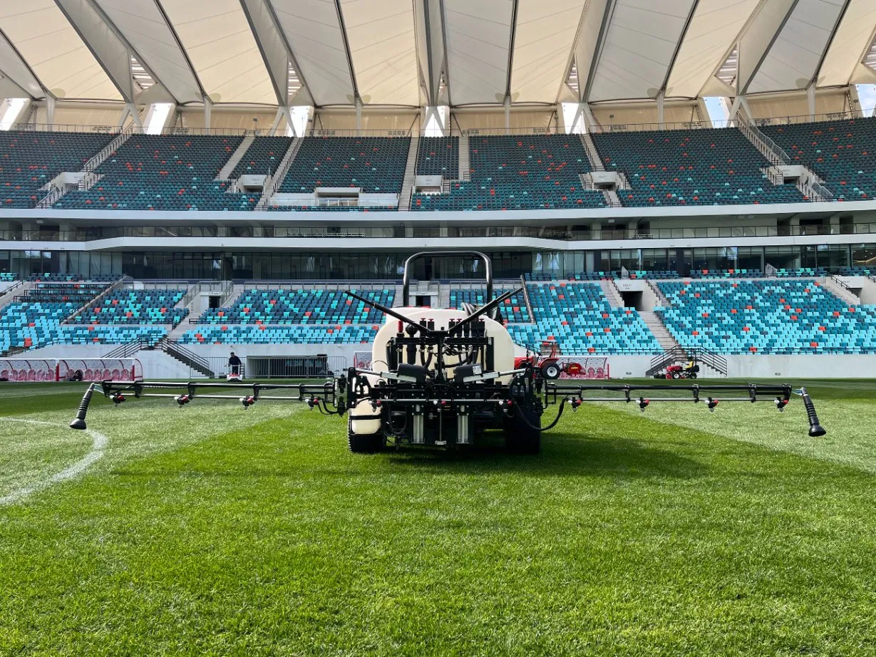 Professional Lithium Battery Turf Sprayer Self-Propelled Design for Sports Field Maintenance
