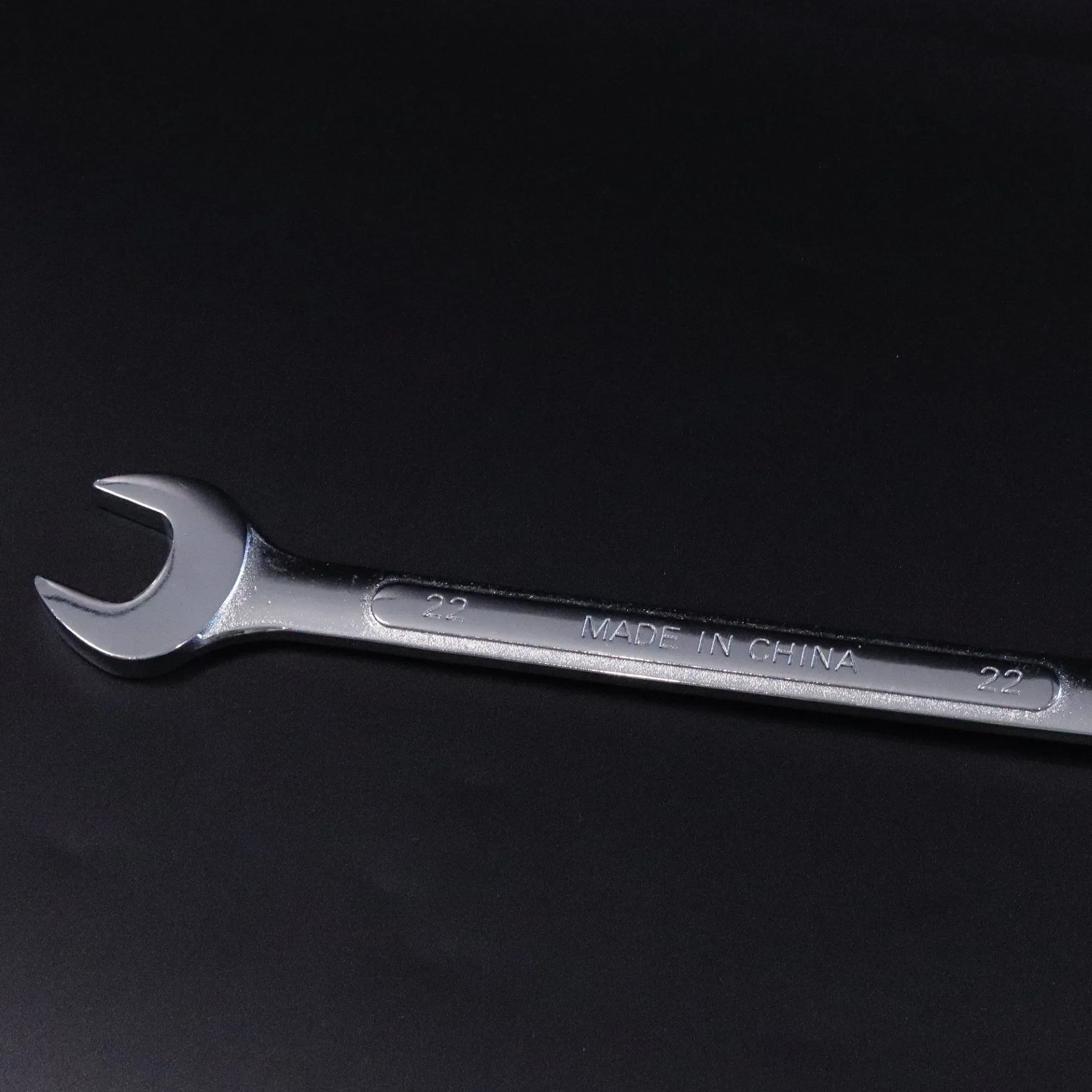 Combination Wrench/Open-Ring Spanner with a Convex Bar Pattern