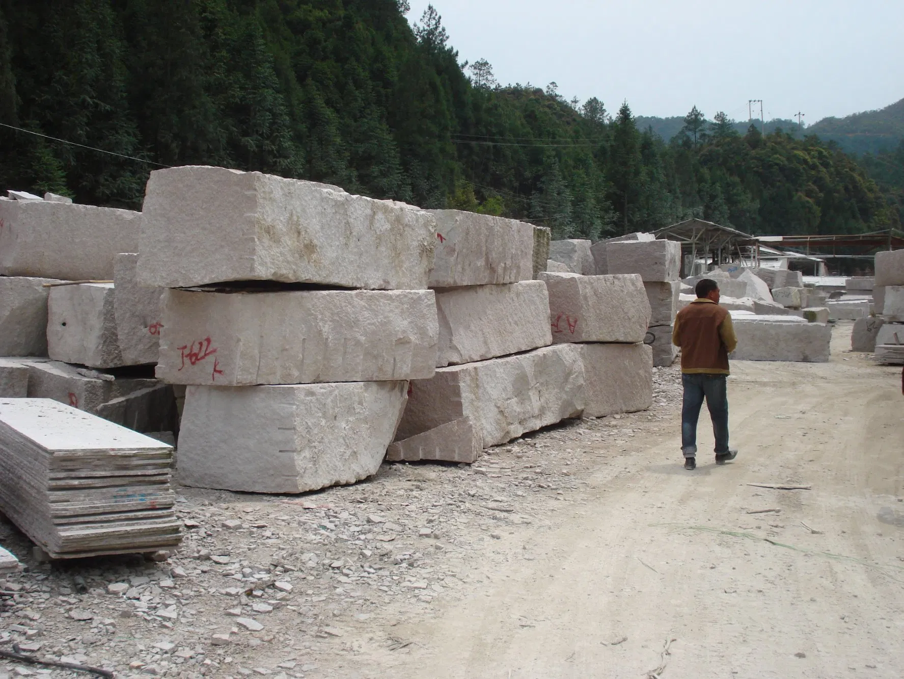 Outdoor Natural Granite Heavy-Duty Paving Stone Bricks Cubes Steps Mosaic Tiles