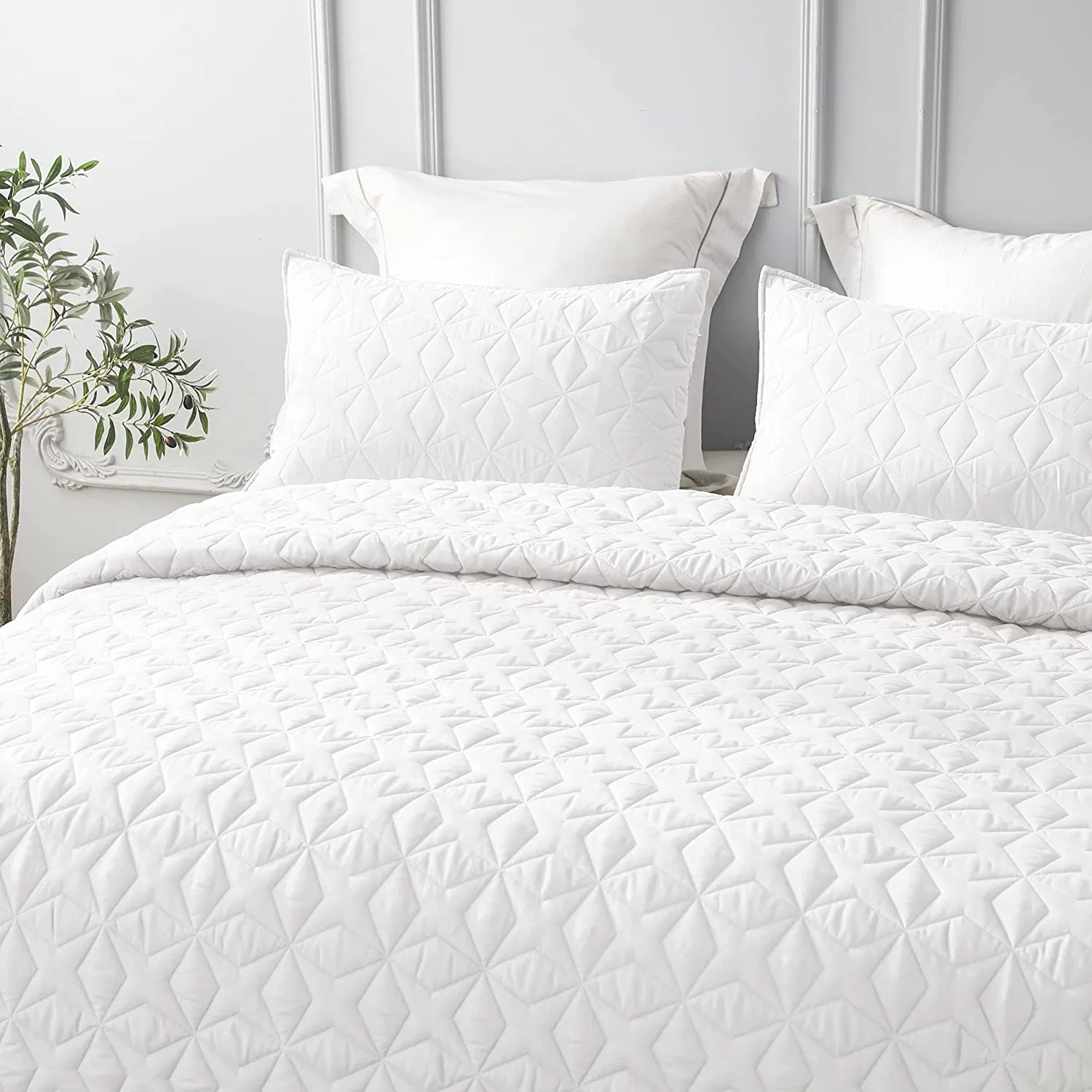 Hotel Soft Microfiber Lightweight Bedspread Coverlet Bed Cover (Star Pattern) for All Seasons White 3 Pieces (Includes 1 Quilt 2 Shams)