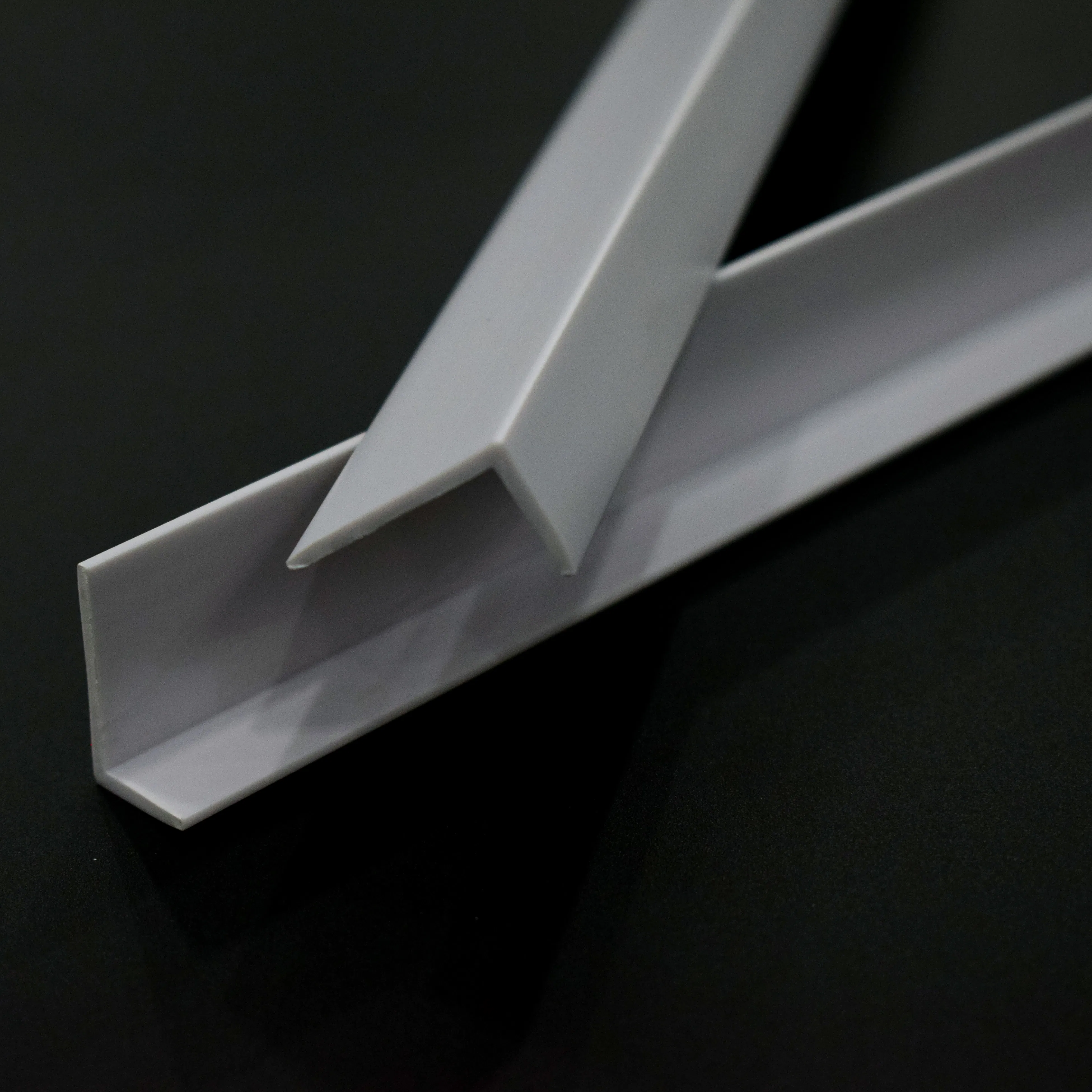 China Extruded Factory Customizable Soft&Hard PVC Material Plastic Corner Protector for Building