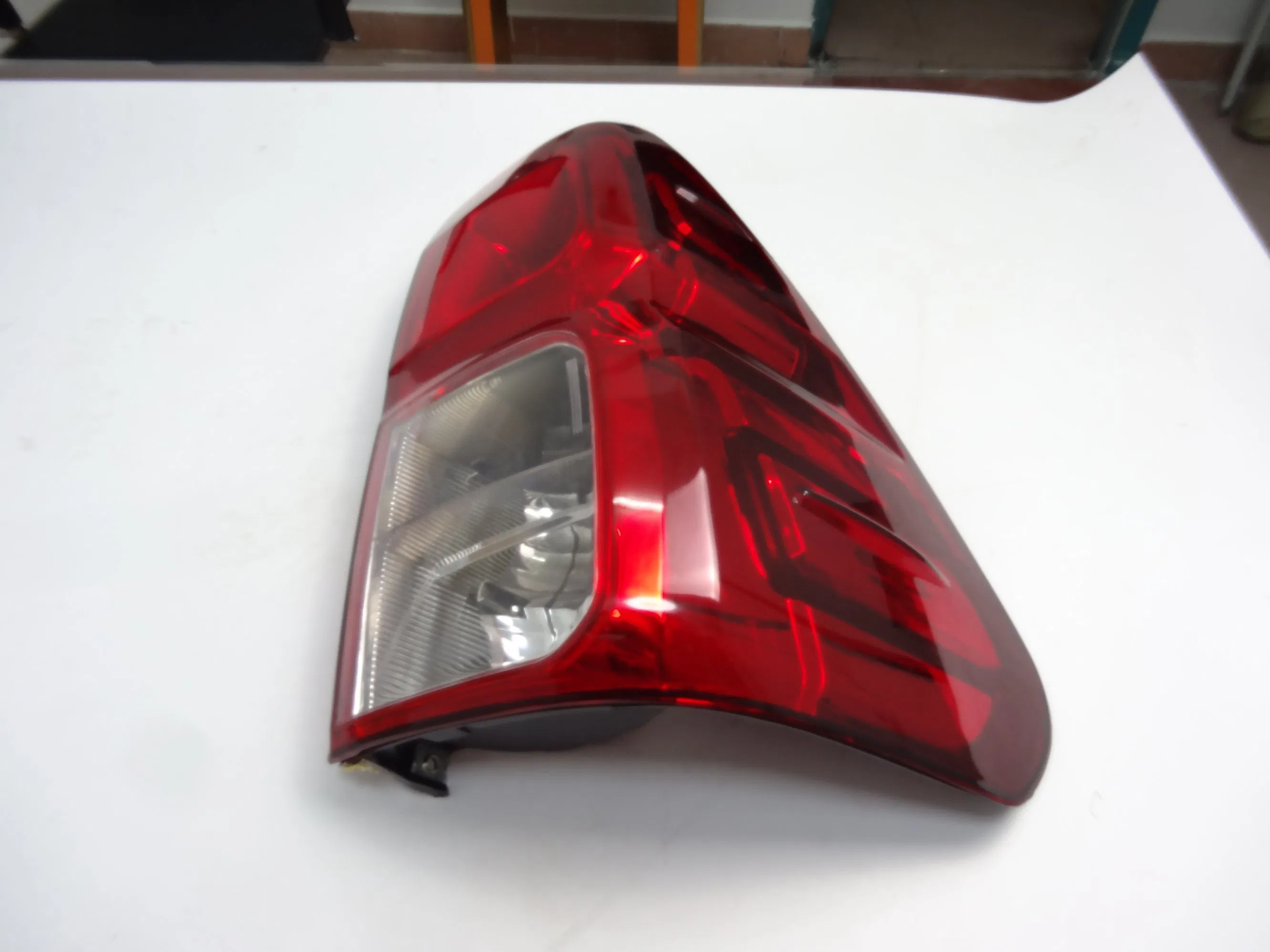 Правый задний фонарь для Toyota Hilux Revo 2016 (арт. 81550-0K260)