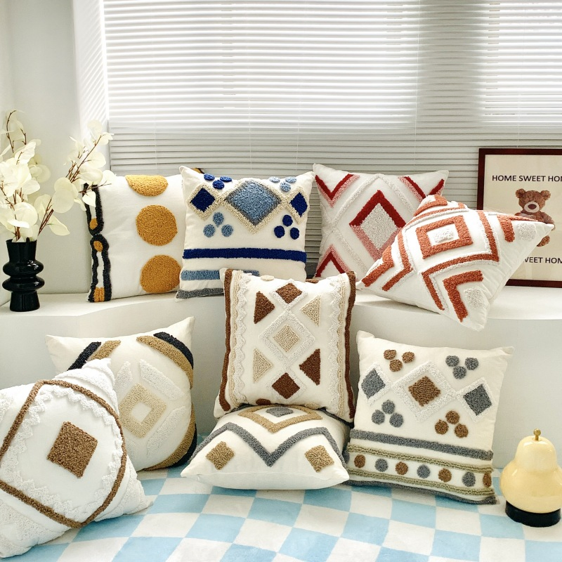 Luxurious Tufted Embroidery Cushion Cover for Elegant Home Decor