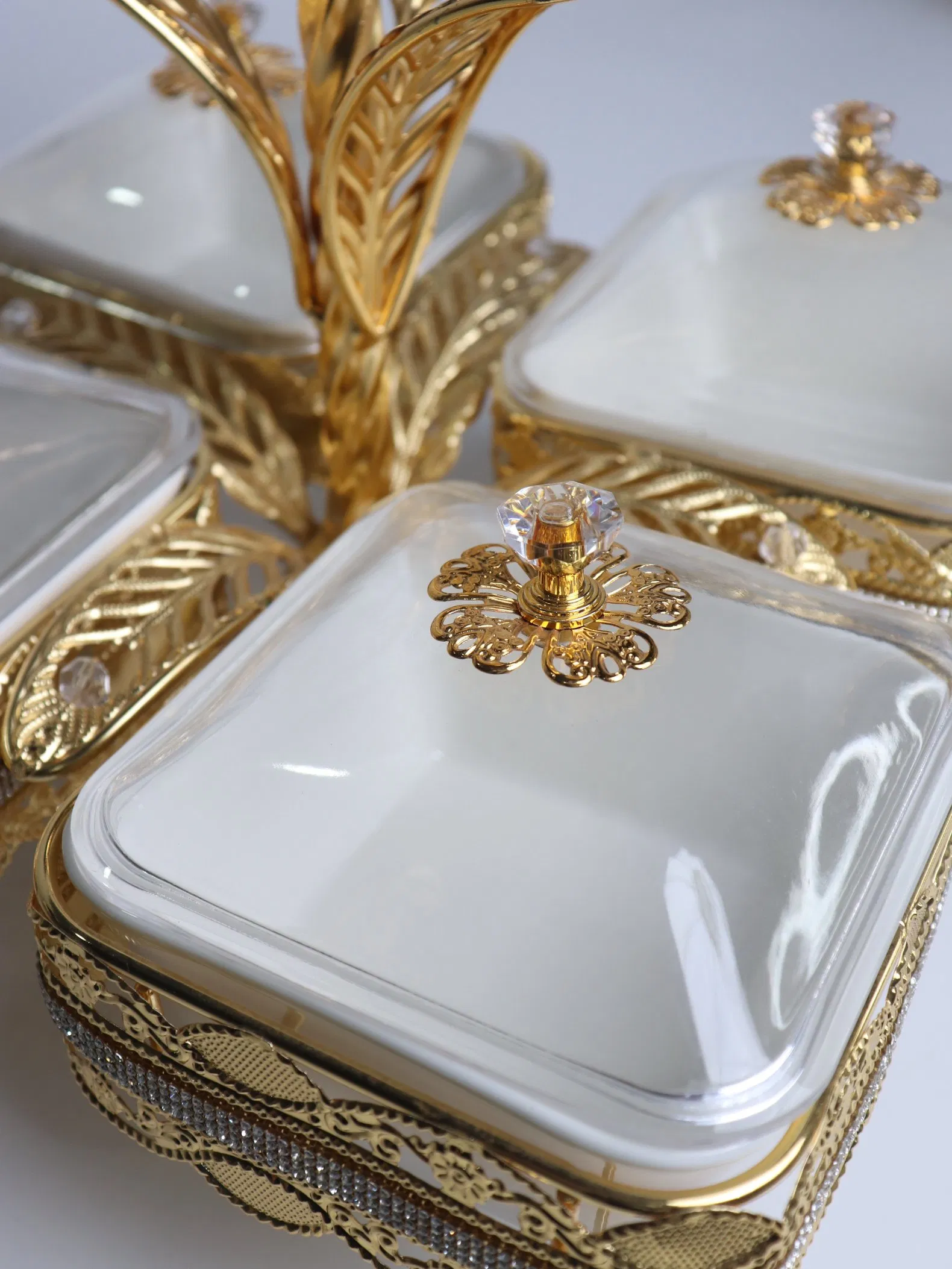 Home Party Gold-Plated Metal Iron Frame with 4 Plastic Bowl Sets