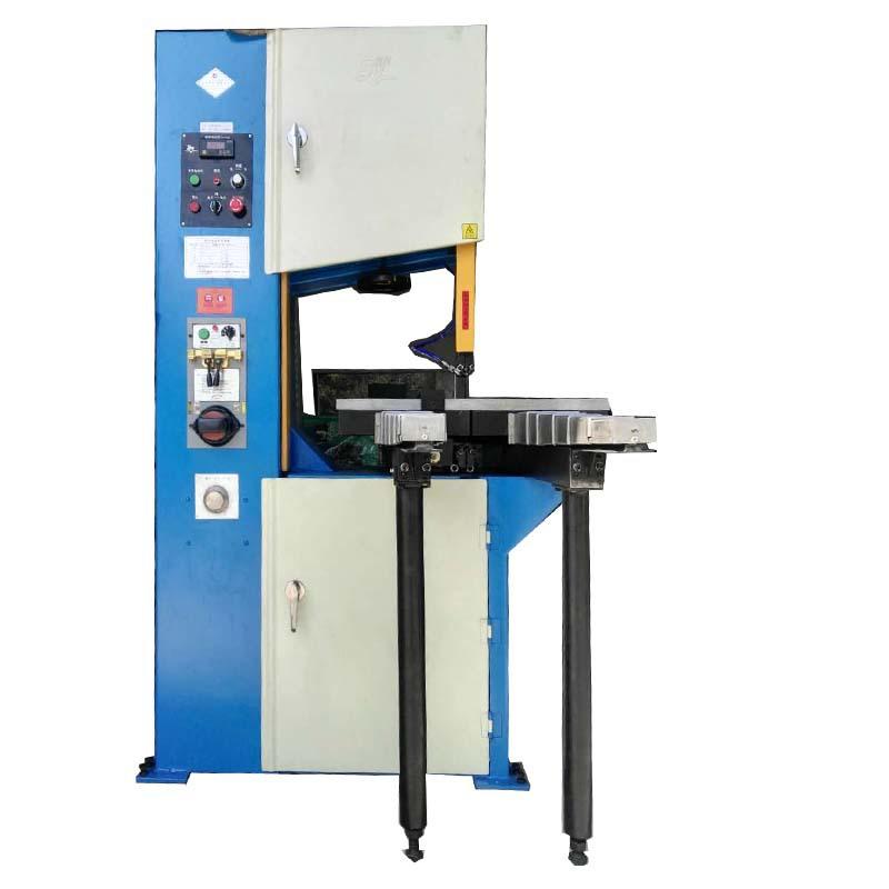 Станок для резки дерева ленточнопильный