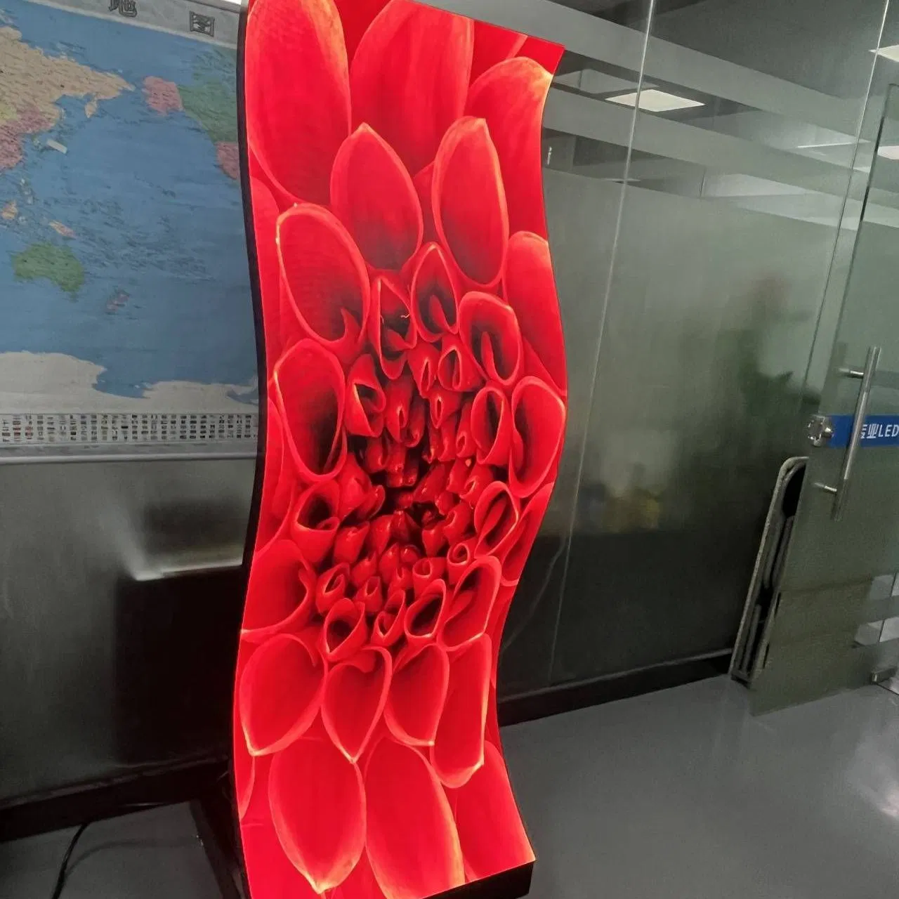 Sexi Shape Customizable LED Billboard IP65 Commercial Advertising Video Poster