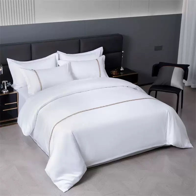 2025 New Hotel Guesthouse Four-Piece Polyester Duvet Quilt Comforter Cover Set 100g Plain Thick Hotel Bed Linen ODM/OEM Embroidery Bedding Set Bed Sheets