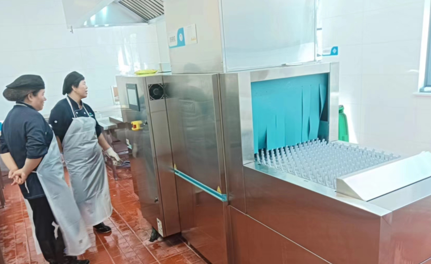 Multi-Functional Hood Type Commercial Dishwasher for Diverse Kitchen Needs