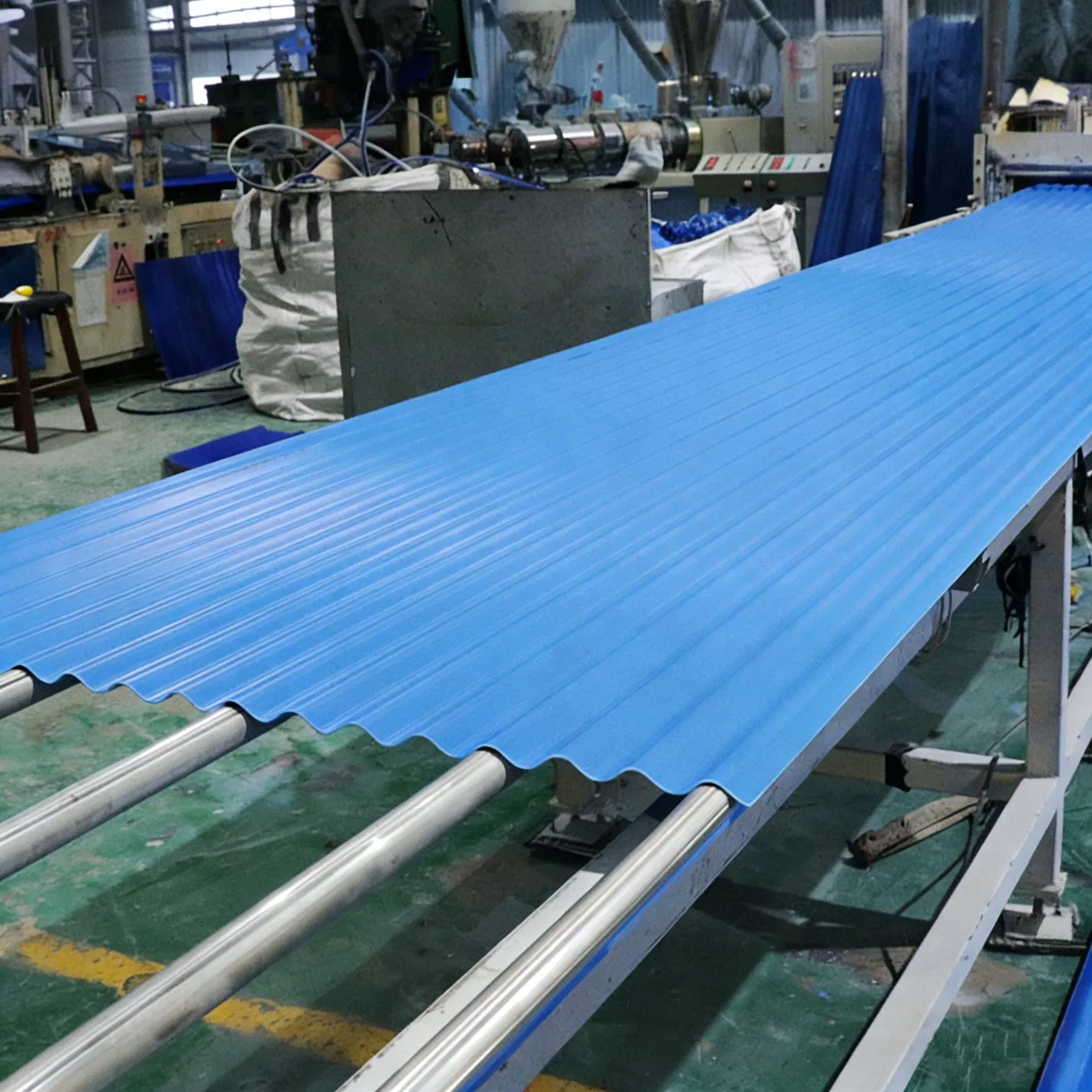 ПВХ кровельные листы трапециевидные для промышленных объектов