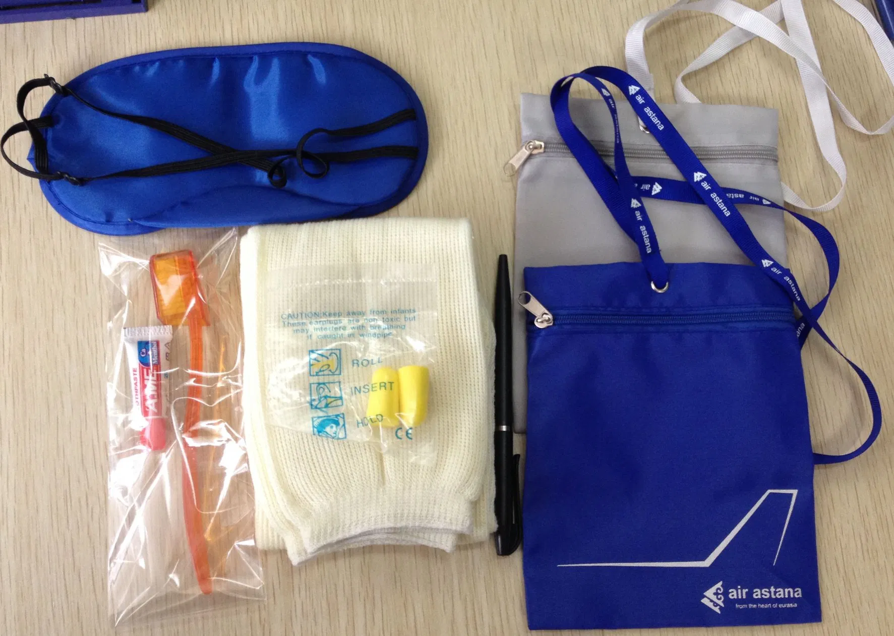 Free Samples Airline Travel Pouch Airline Travel Set Amenity Kits for Airplane