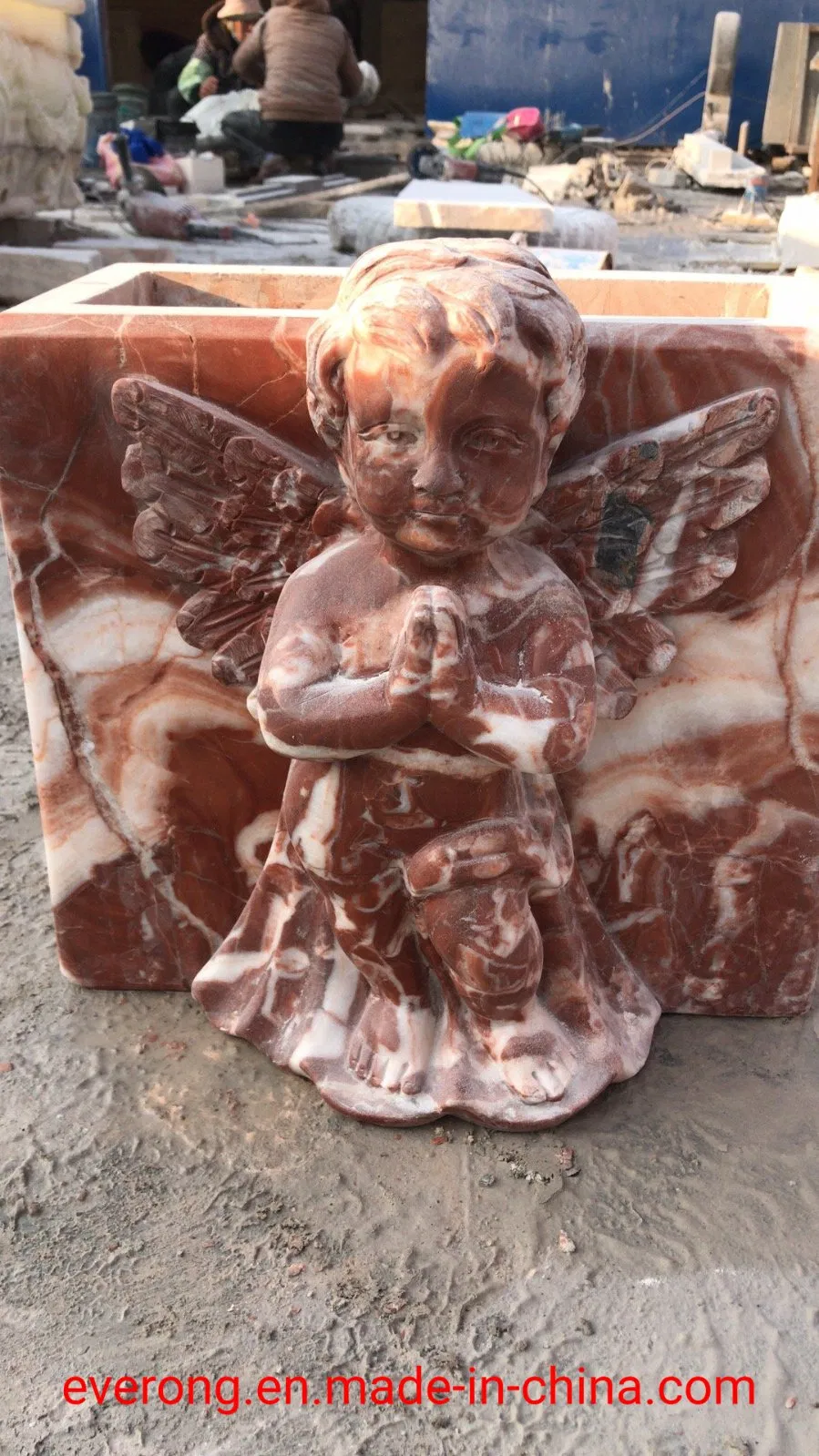 Угловая ванна из натурального мрамора