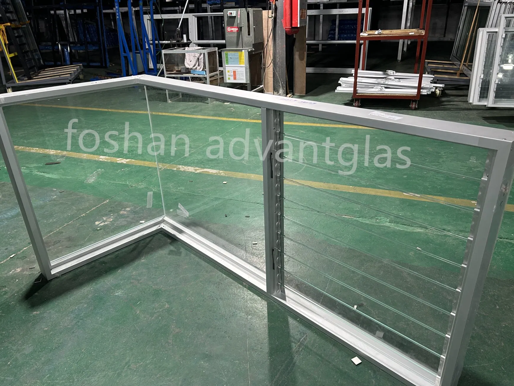 High End Aluminium Hand Shake Jalousie Window with Detachable Inside Screen and Security Grill