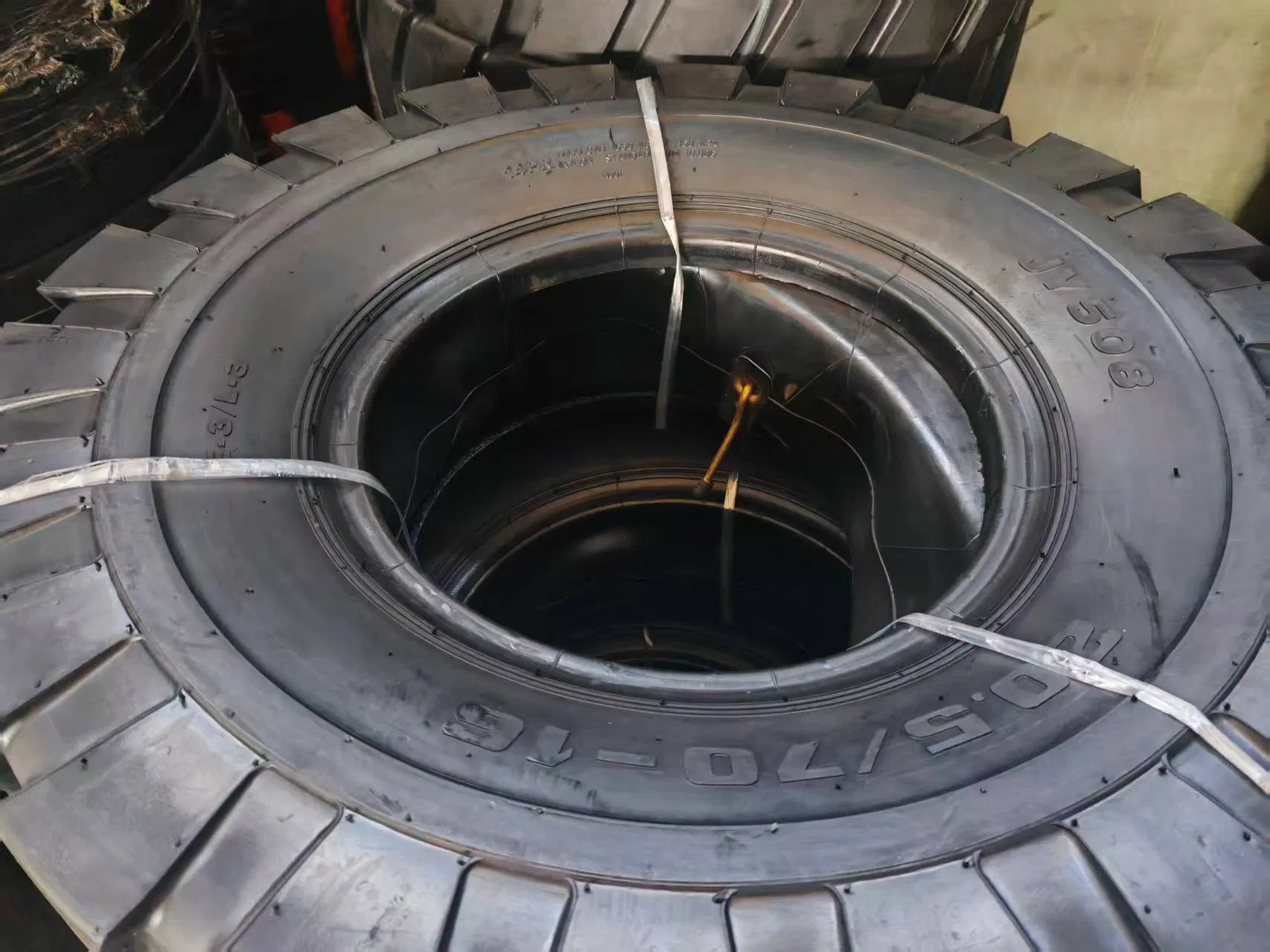 Радиальный внедорожный грузовой шины 20.5/70 R16