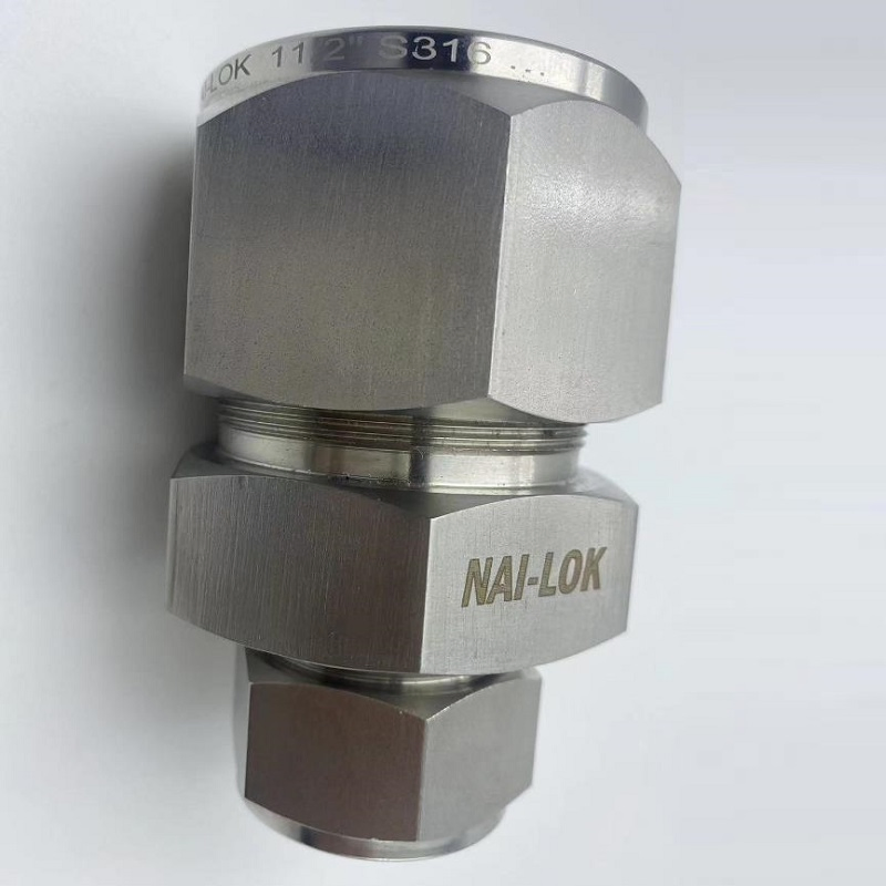 Nai-Lok 316 Stainless Steel Double Ferrule Compression Tube Fittings Reducing Union 1-1/2 in. X 1 in. Tube Od