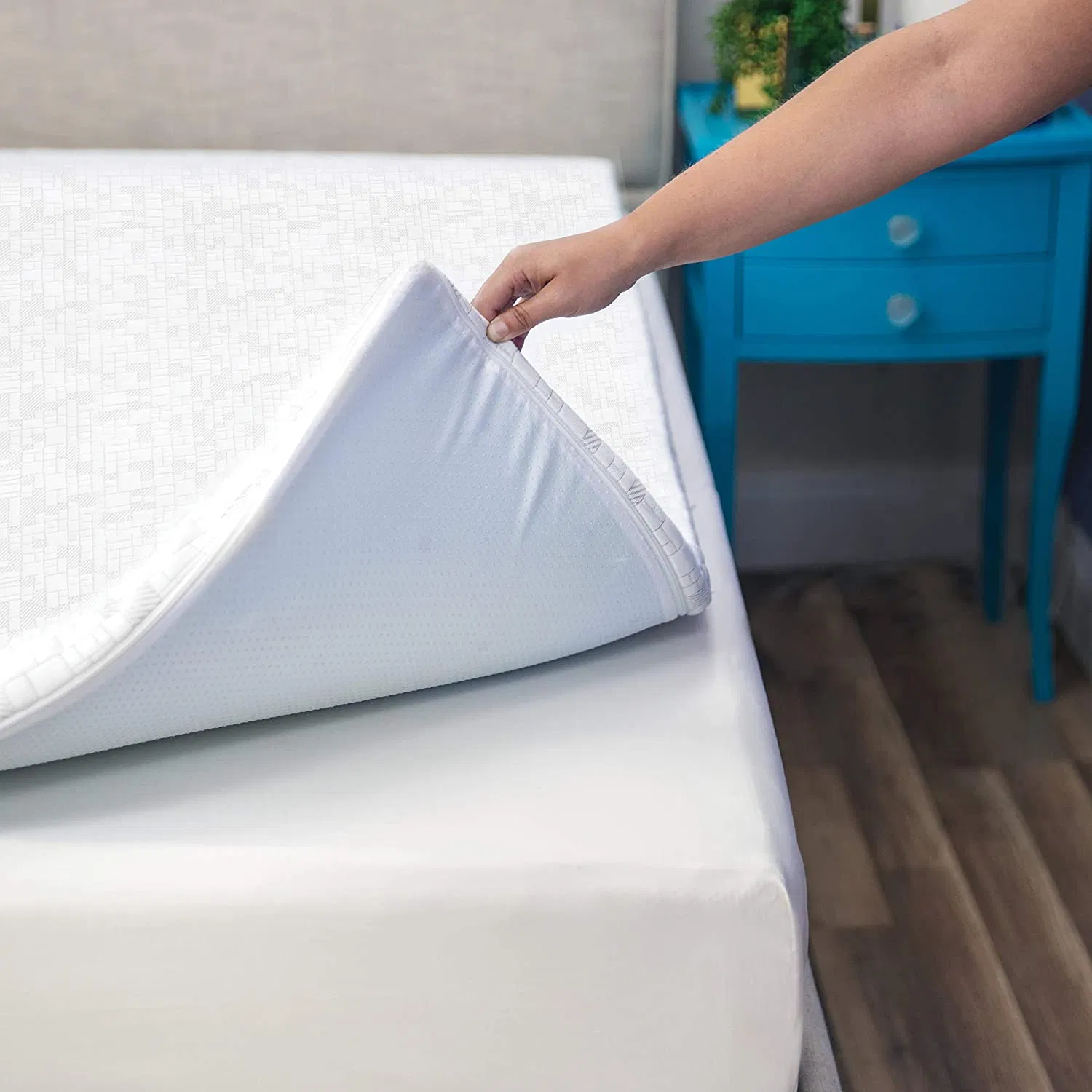 Quilted White Microfiber and Hypoallergenic Waterproof Mattress Cover