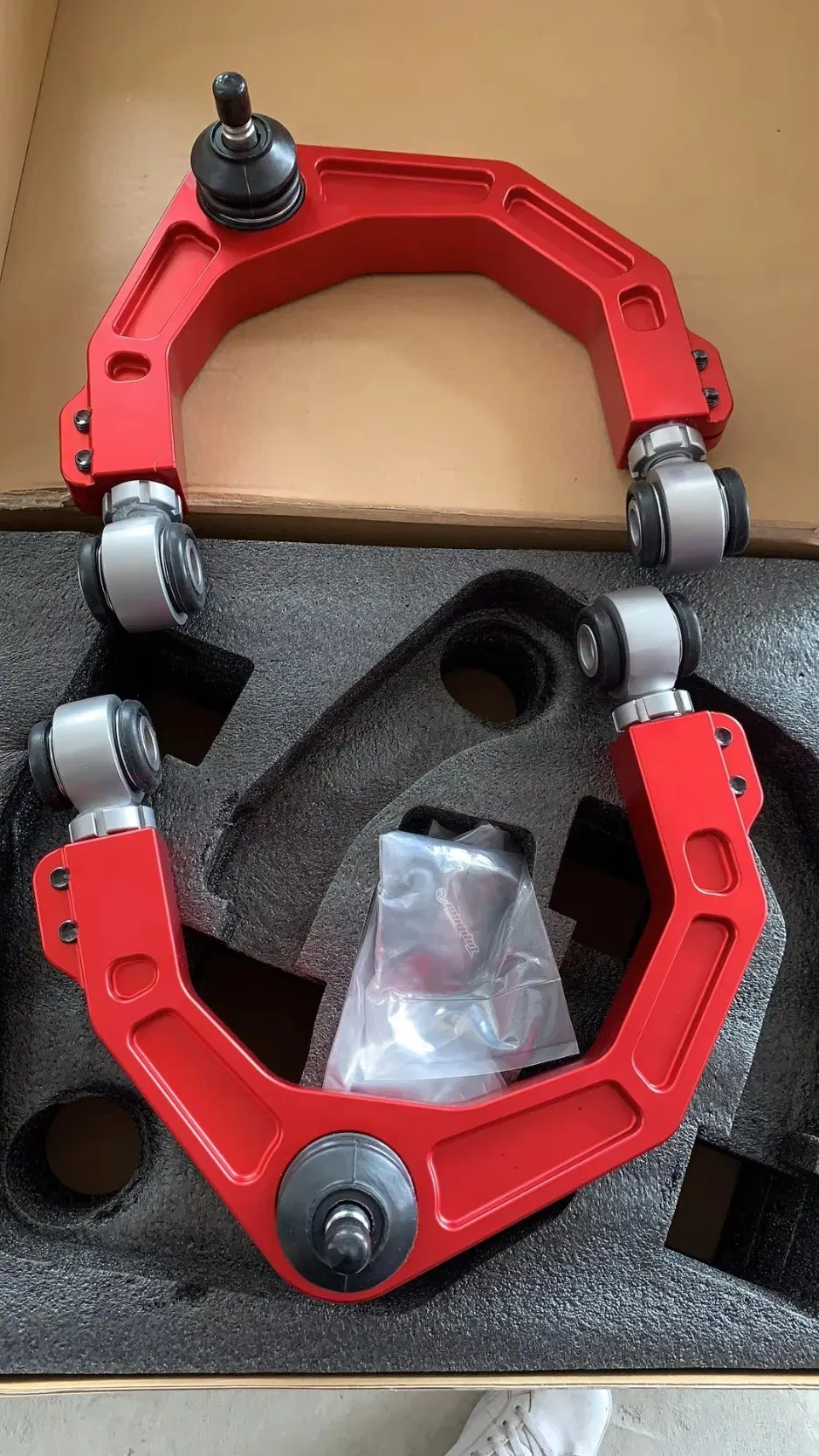 Регулируемые верхние рычаги подвески из алюминиевого сплава для Nissan Patrol Y62