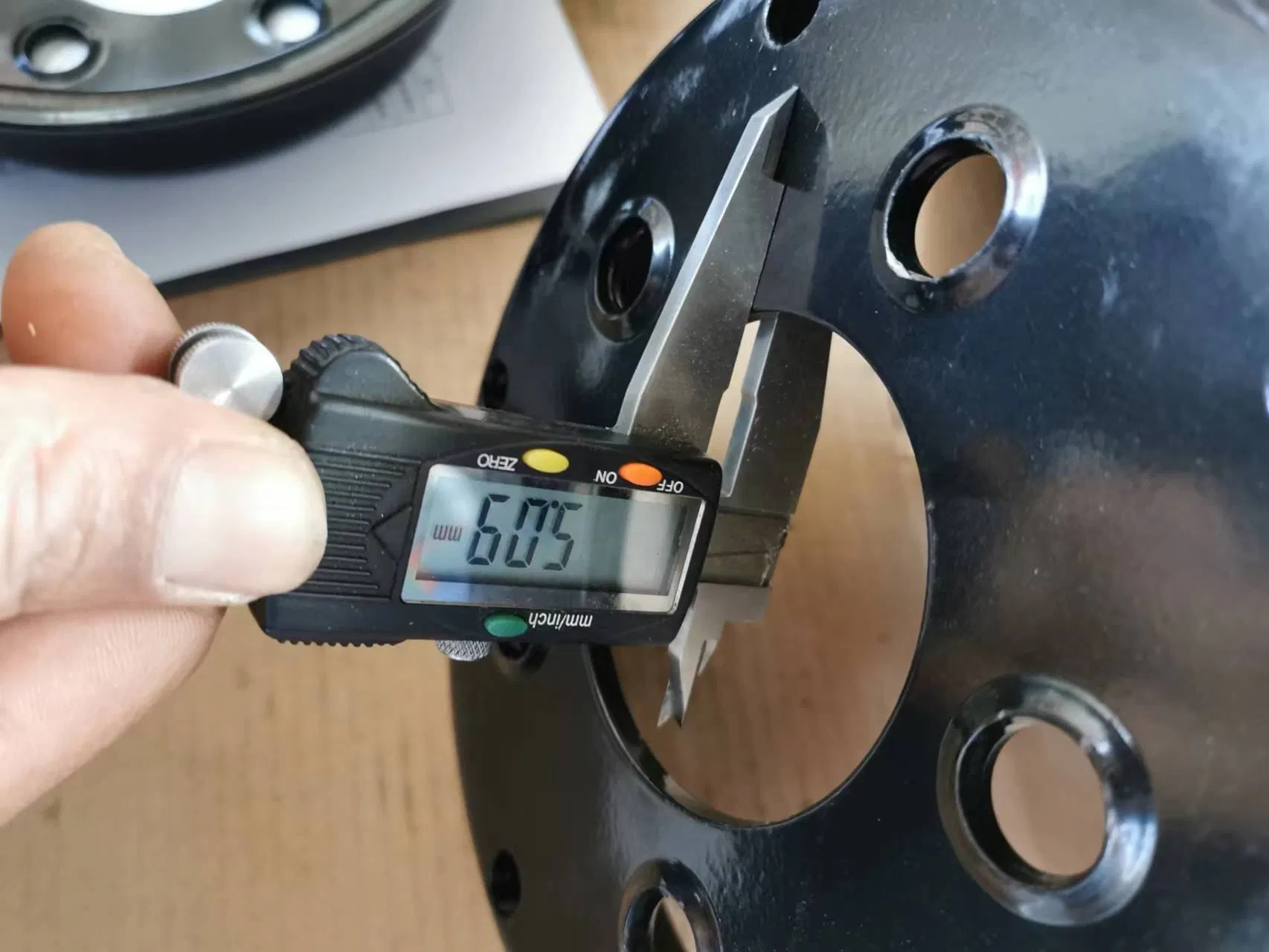 Шина вилочного погрузчика цельнолитая 6.00-9