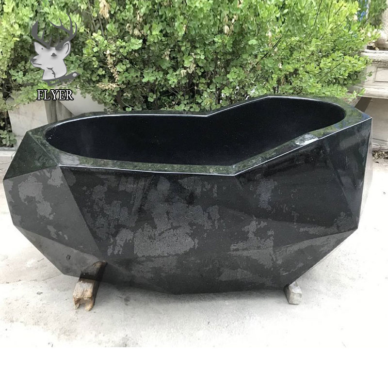 Наружная ванна из черного мрамора