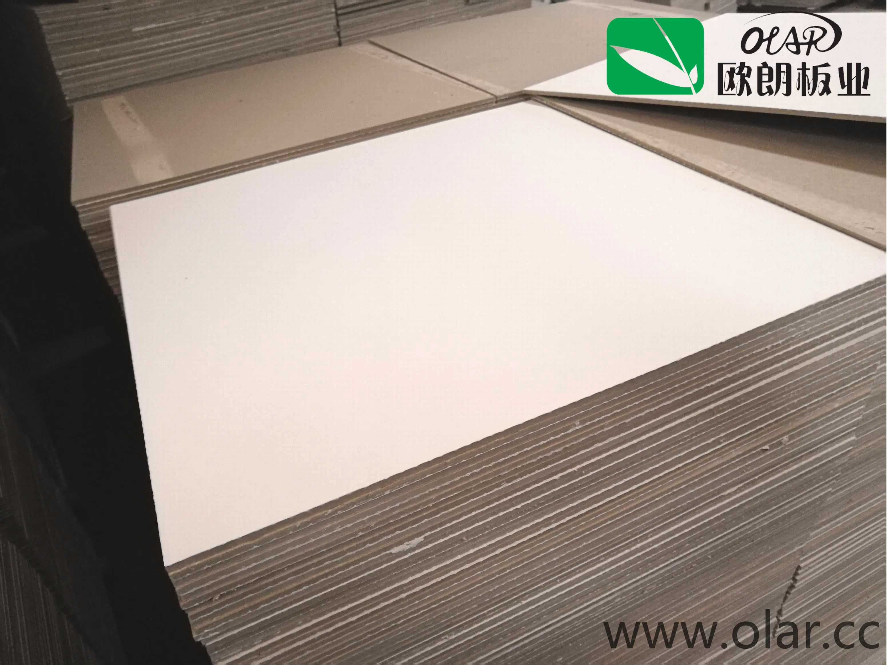 Ce and ISO Approved 100% Non-Asbestos Fiber Cement Board for Ceiling