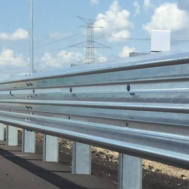 Galvanized Metal Thrie Beam Expressway Crash Barrier