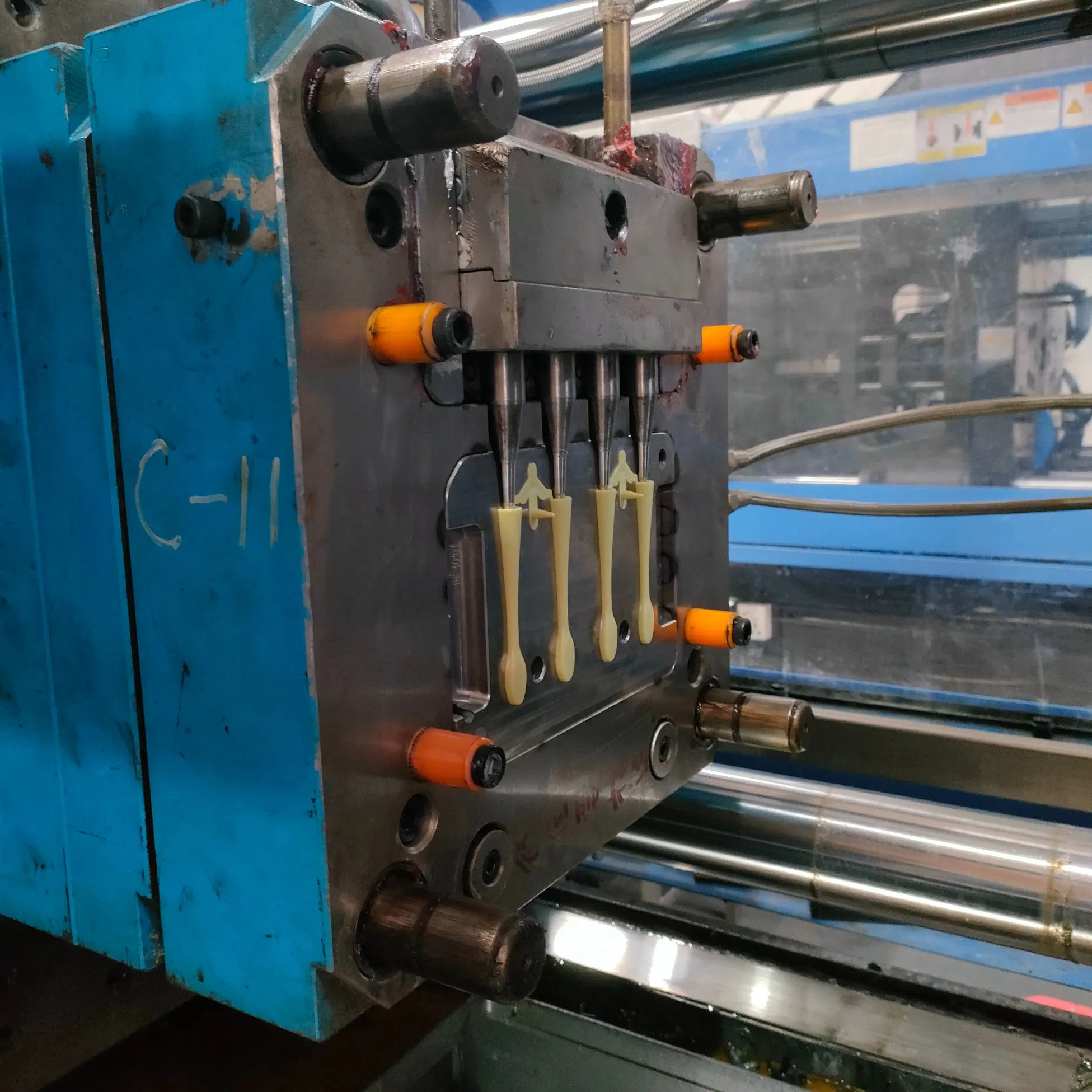 Custom Electric Toothbrush Plastic Parts Mold with 4 Cavities