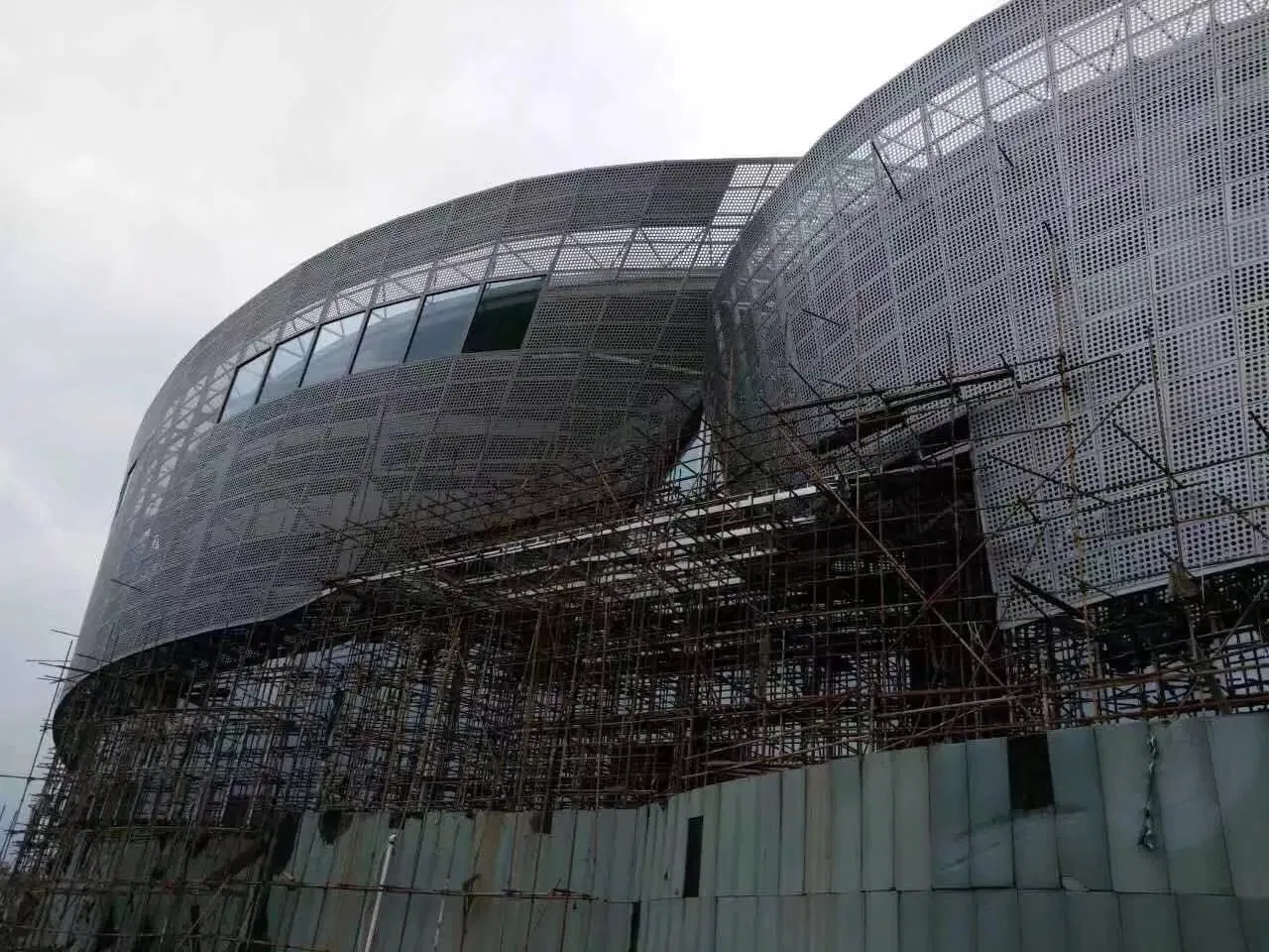 Modern Skyscraper Building Decorative Perforated Metal Facade Cladding