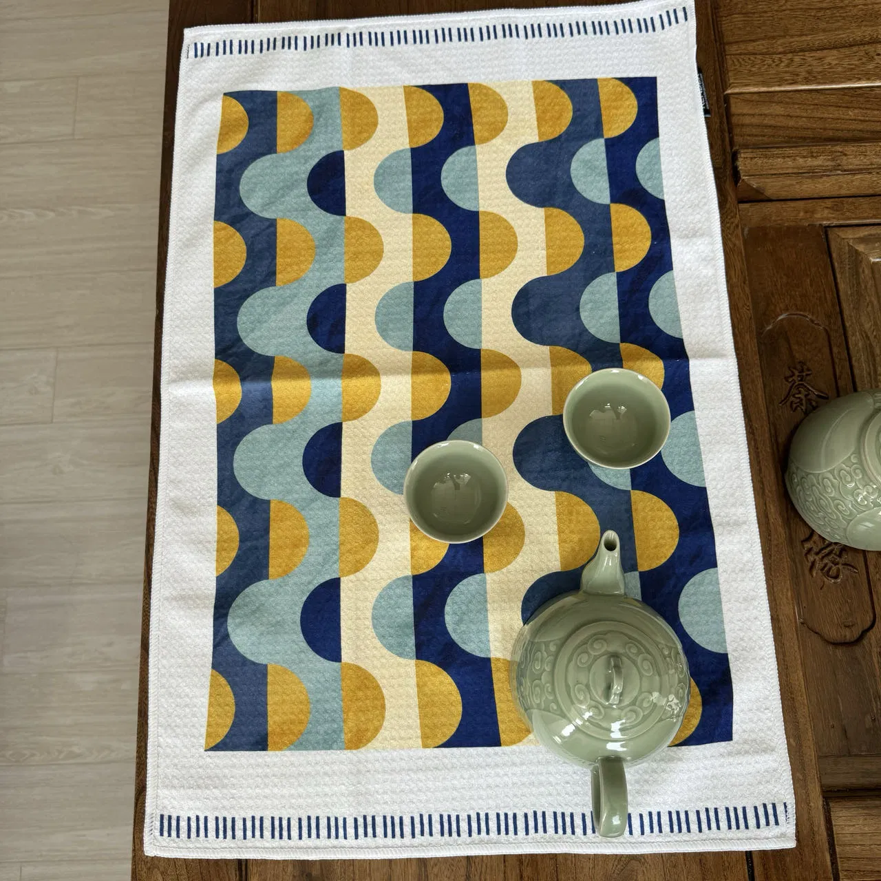 50GSM/400GSM Printed Microfiber Kitchen Towels Customizable Logo Waffle Weave Quick Dry Absorbent Tea Towels