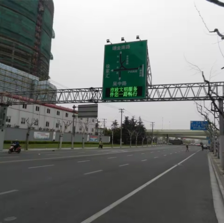 Large-Span Highway Gantry