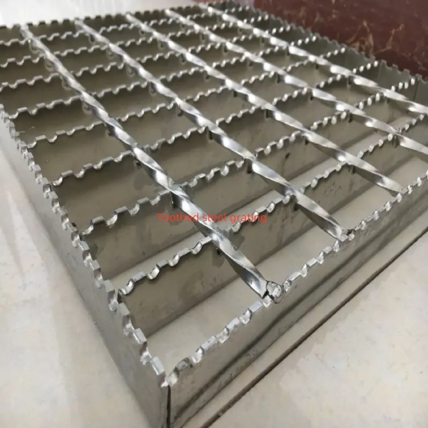 Industrial Flooring Grating: Anti-Slip Metal Fence Grating Solutions