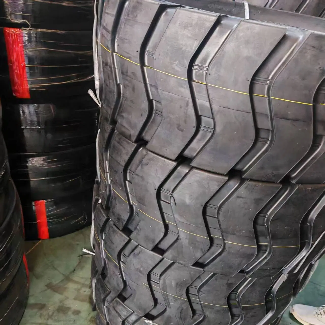 Радиальный внедорожный грузовой шины 20.5/70 R16