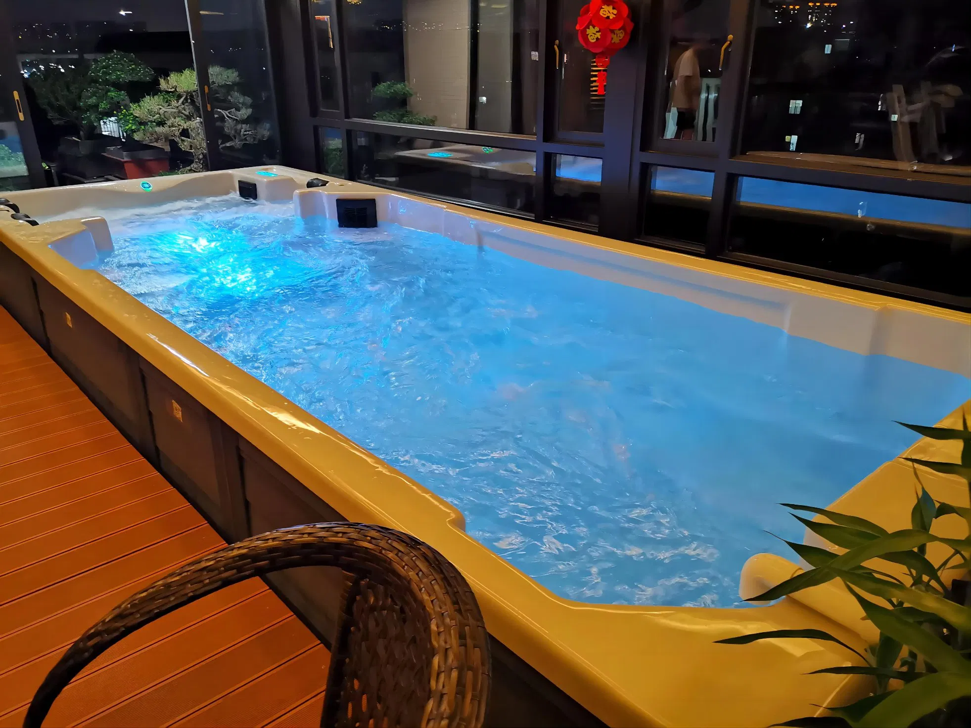 Прямоугольный спа-бассейн Endless Pool 5.8 м для улицы